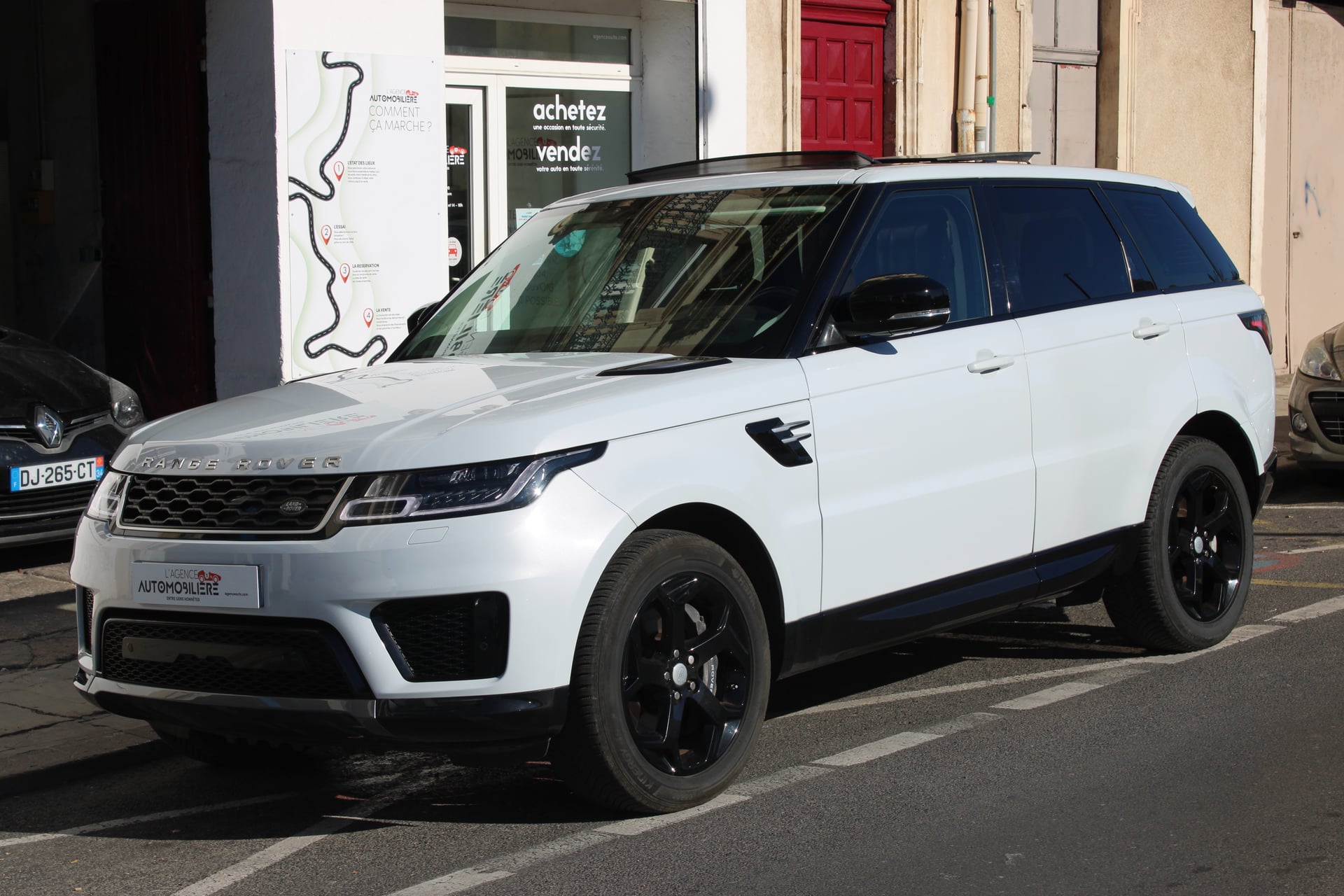 Land Rover Range Rover Sport MARK VIII P400e PHEV 2.0L 4040Ch HSE ( Toit ouvrant, Coffre électrique, Caméra Av et Arr ... )