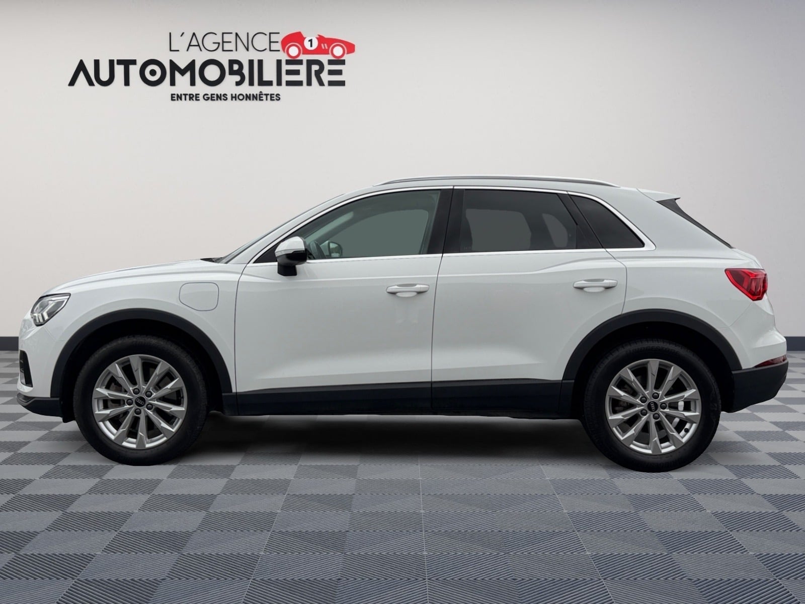 Audi Audi Q3 45 TFSIe 245 ch S TRONIC 6 Design — 2
