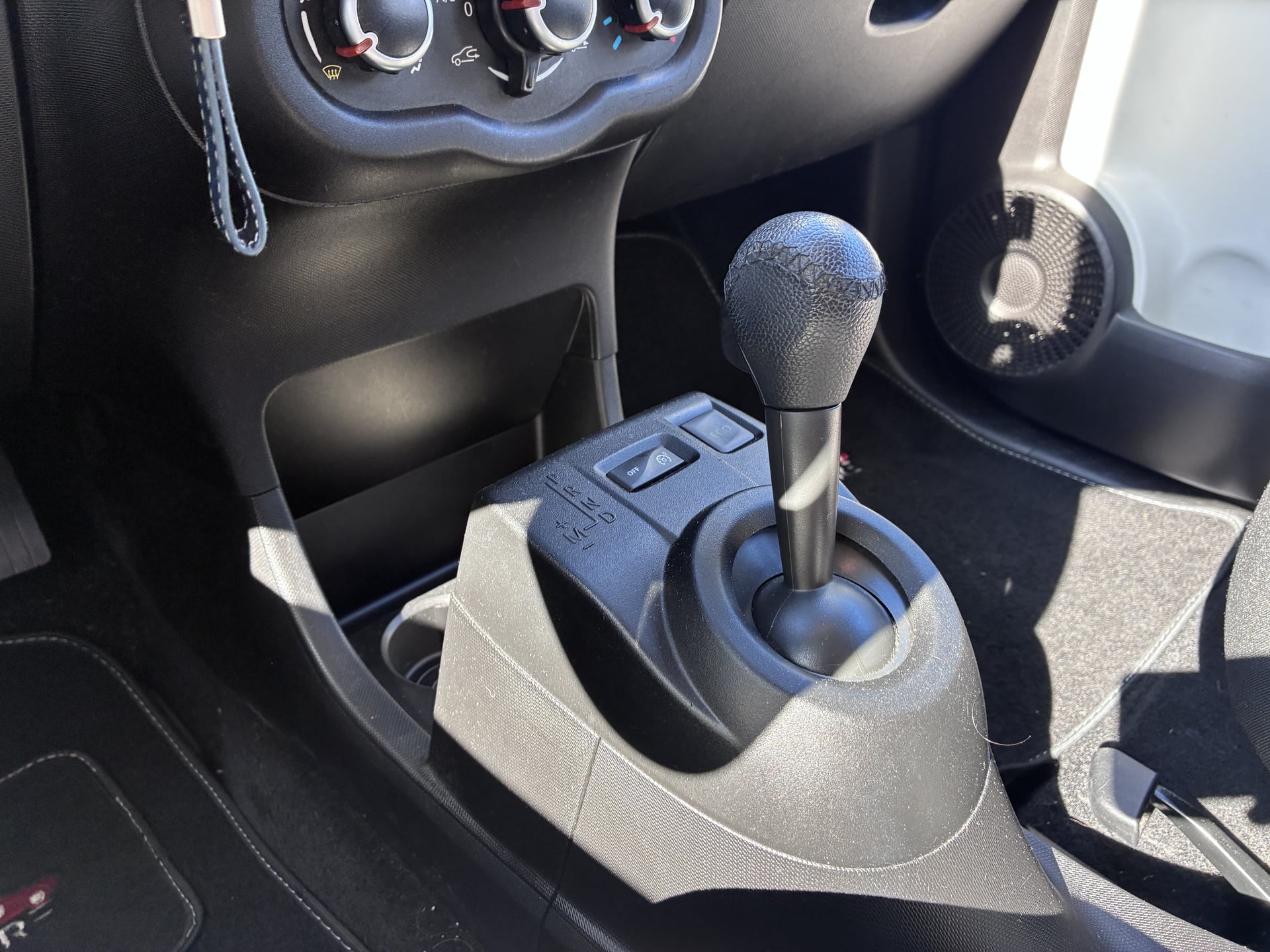 Renault Twingo III 1.0 SCE 70cv ZEN - Entretien Exclusif Renault — 23