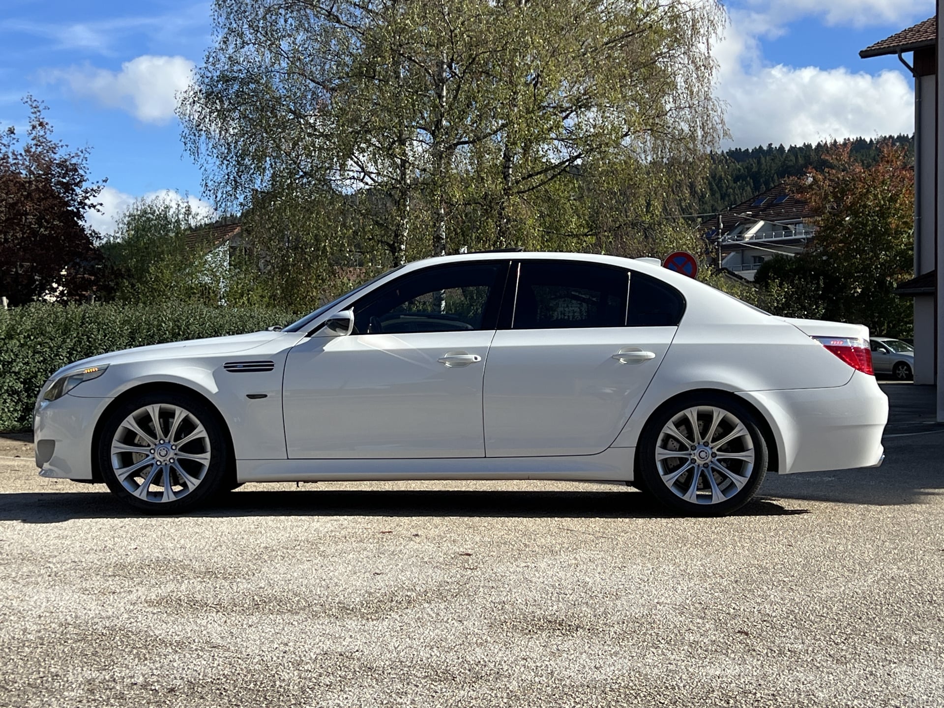 BMW M5 E60 5.0 V10 507ch — 2