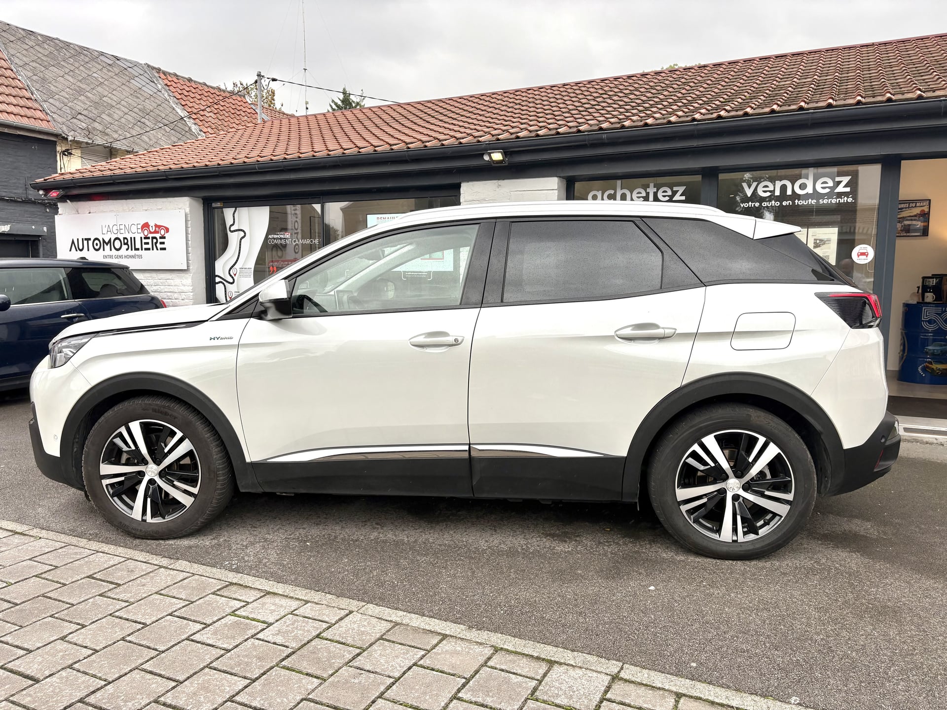 Peugeot 3008 Hybrid Rechargeable 225 ch Allure Business E-eat8 — 2
