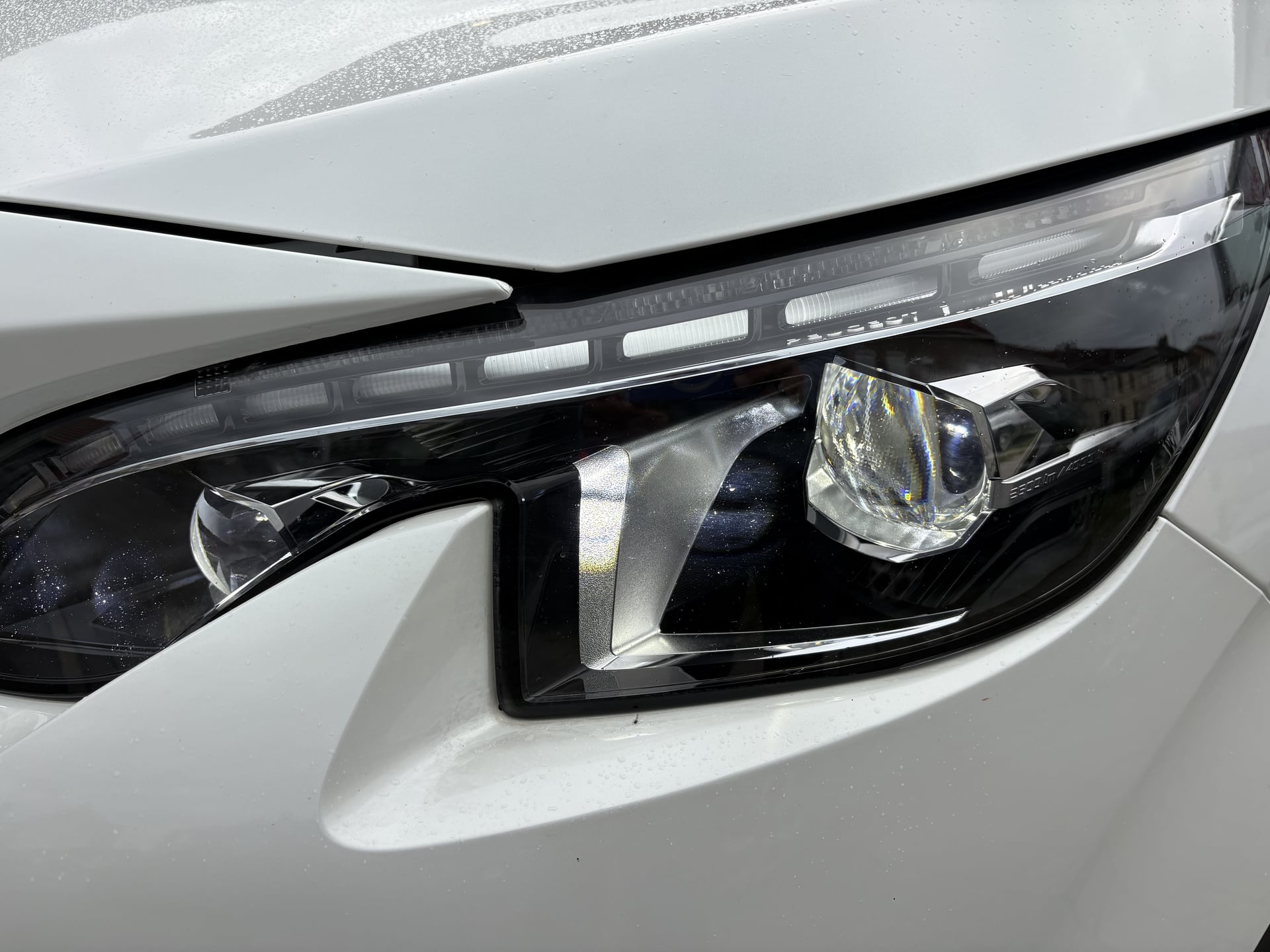 Peugeot 3008 Hybrid Rechargeable 225 ch Allure Business E-eat8 — 40