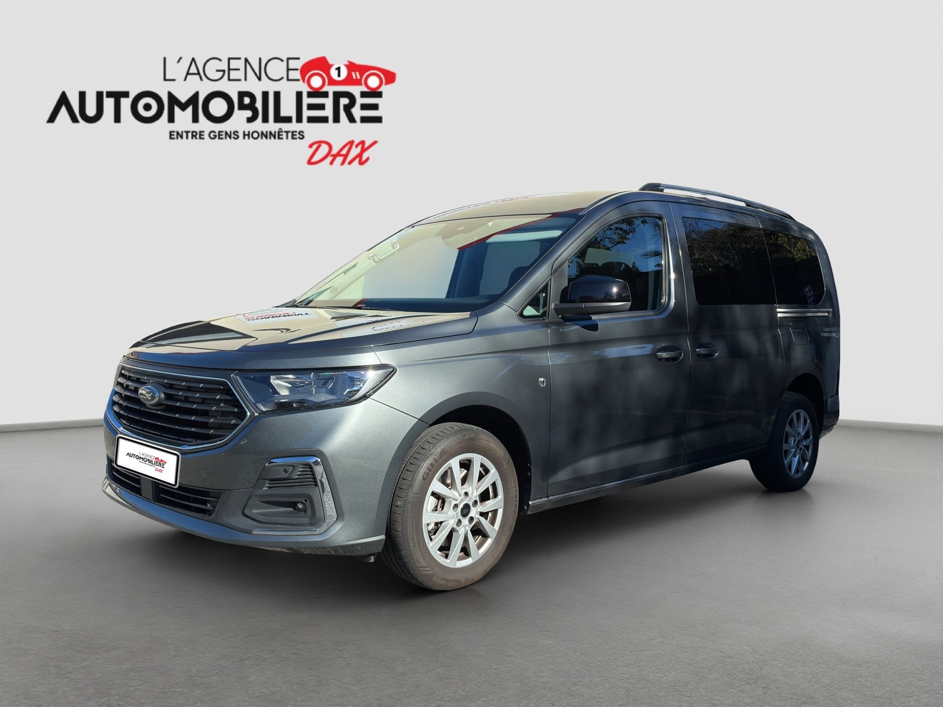 Ford Grand Tourneo GRAND TOURNEO CONNECT TITANIUM 1.5L 11CV DSG7 TPMR avec treuil et rampe