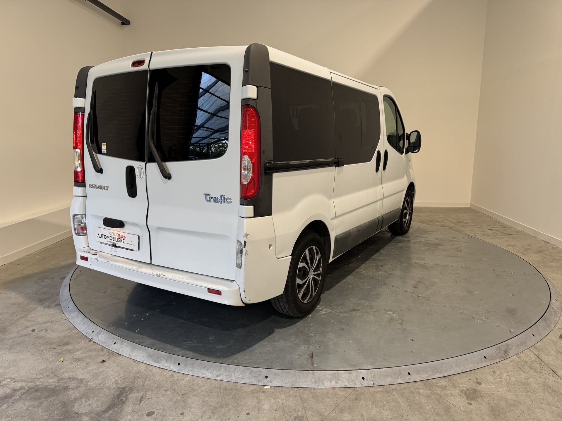 Renault Trafic 2.0 DCI 90cv 9 places distri chaine — 2