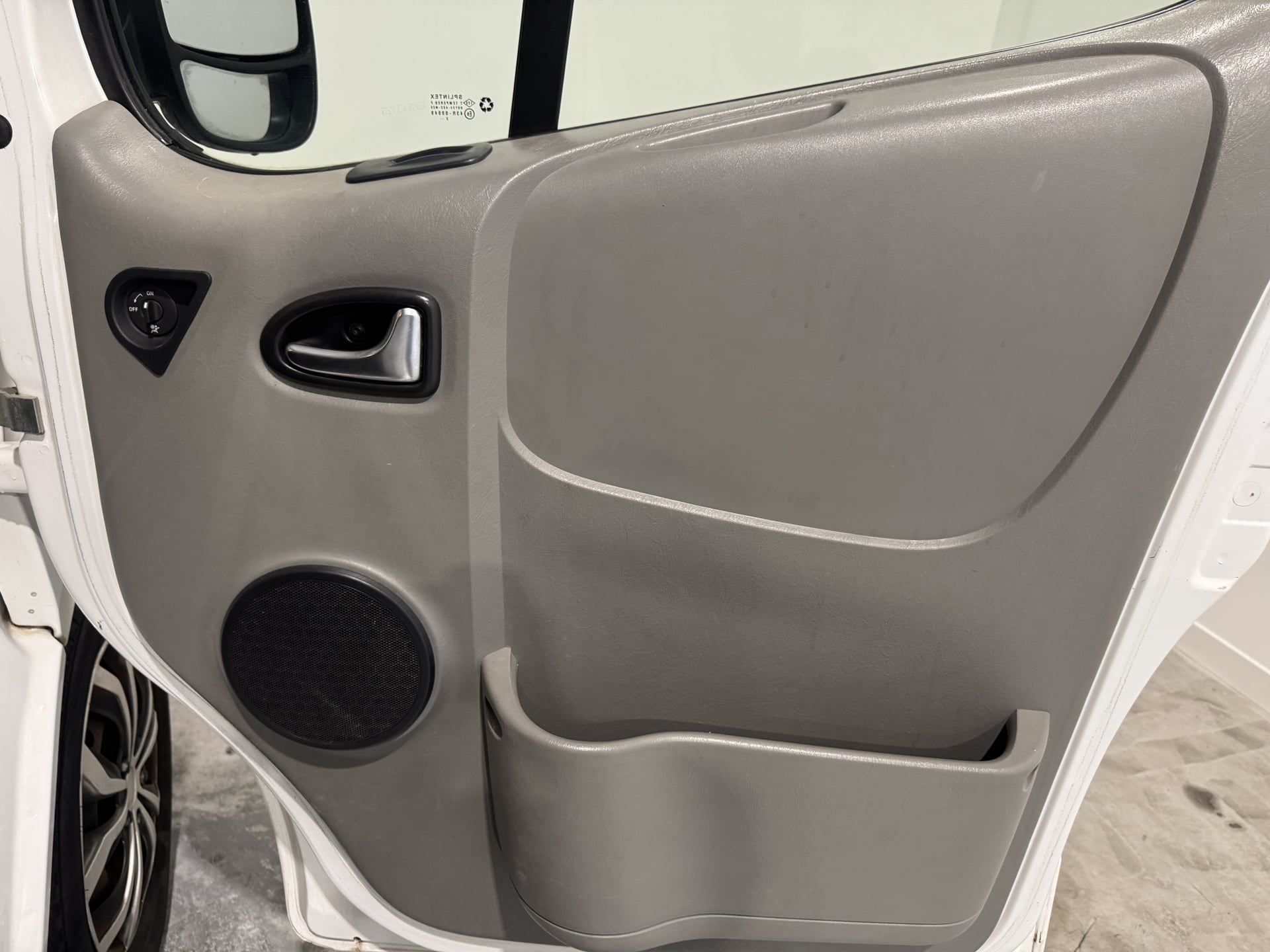 Renault Trafic 2.0 DCI 90cv 9 places distri chaine — 31