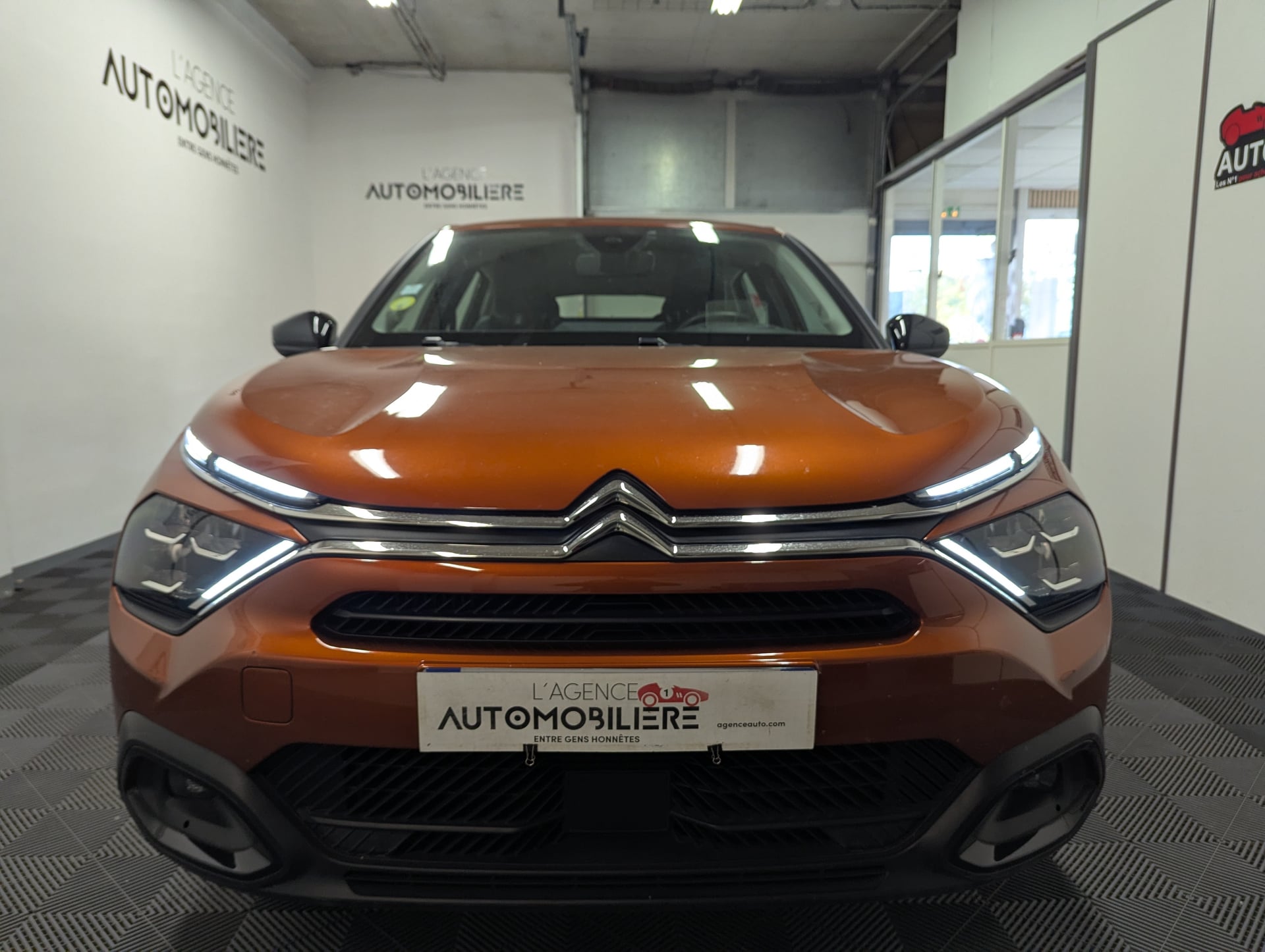 Citroen C4 III 1.5 BLUEHDI 130 S&S SHINE EAT8 — 2