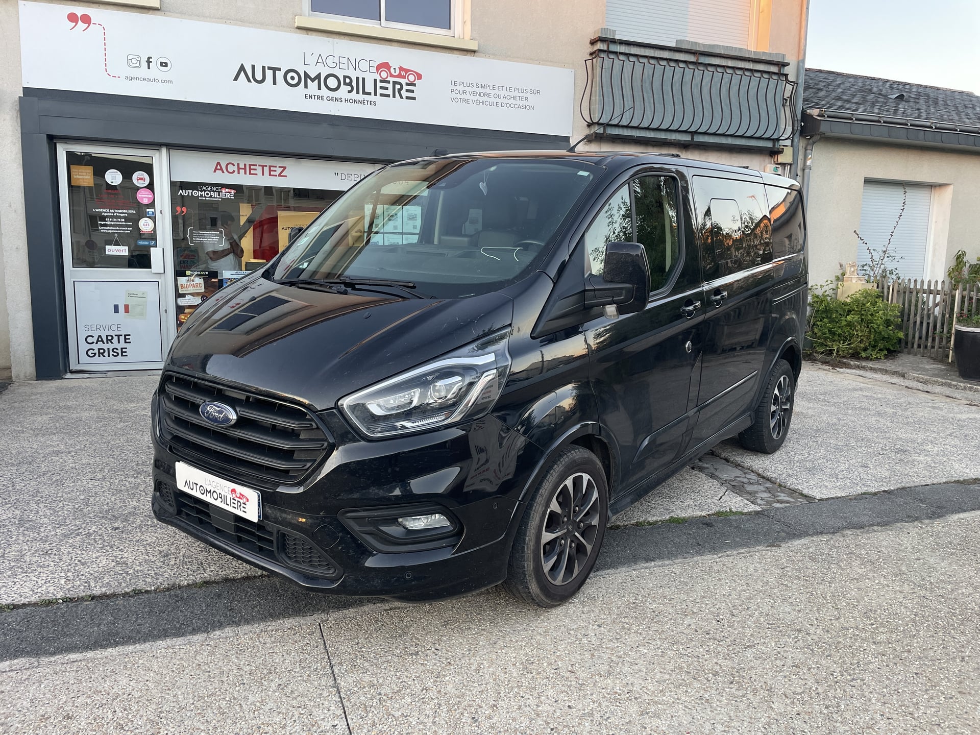Ford Custom Transit Cabine approfondie 320 L2H1 2.0L DPF 185 cv Boîte auto SPORT - DISTRIBUTION NEUVE ATTELAGE 2ÈME MAIN — 2