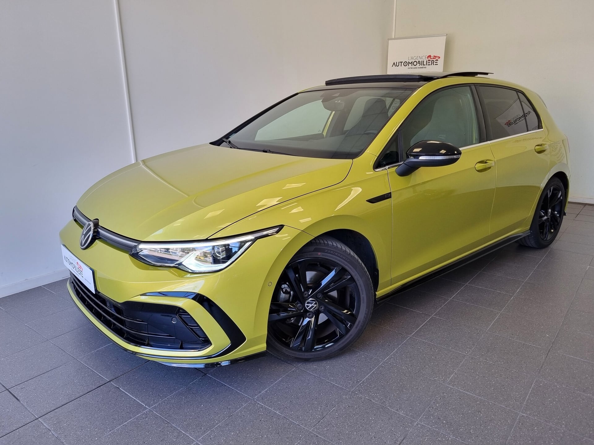 Volkswagen Golf VIII 1.5 eTSi 16V  DSG7 150 cv BA R-LINE