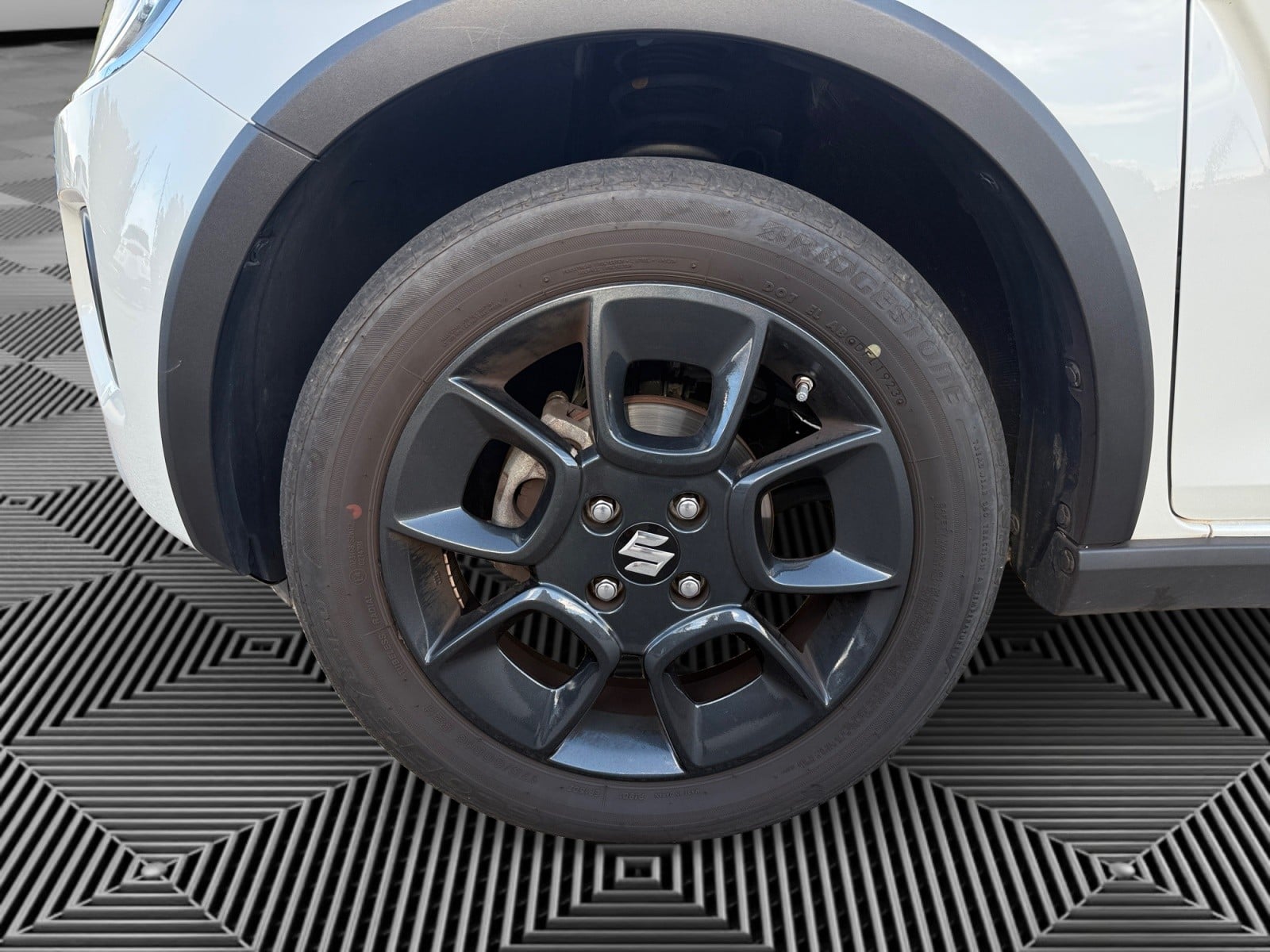Suzuki Ignis 1.2 DUALJET 85 SHVS PRIVILEGE 2WD — 18