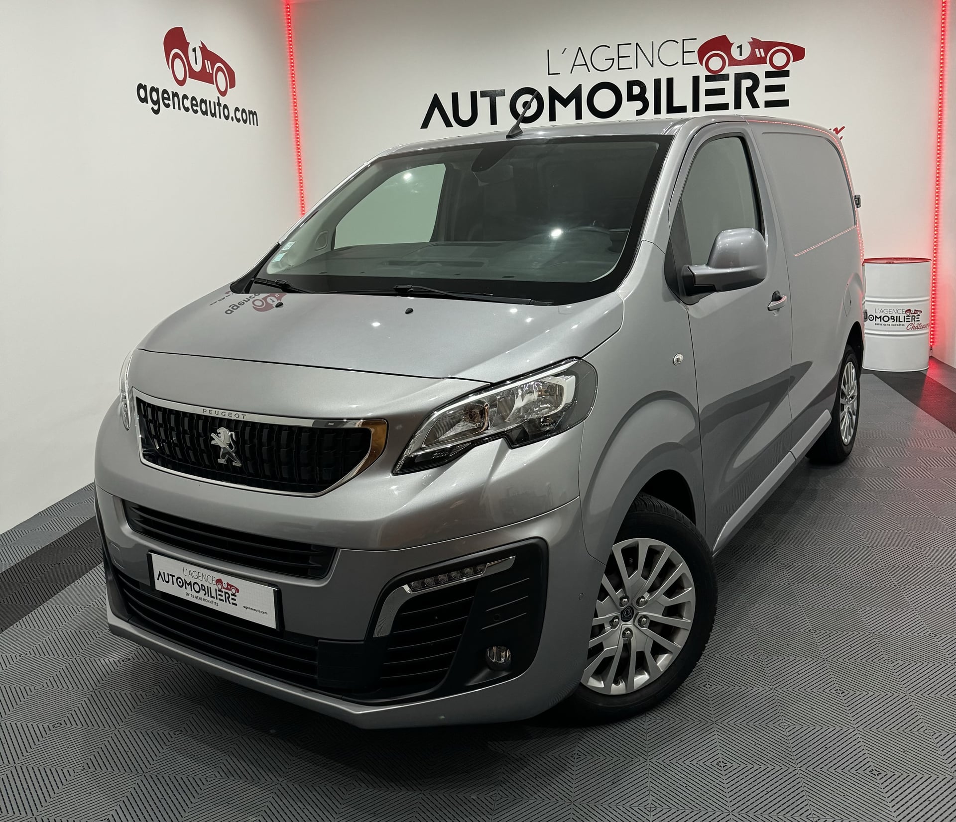 Peugeot Expert URBAN COMPACT 2.0 BLUEHDI 120CV BVM6 GPS/BLUETOOTH/CARPLAY/REGUL/CLIM/KIT BOIS/CAMERA 360