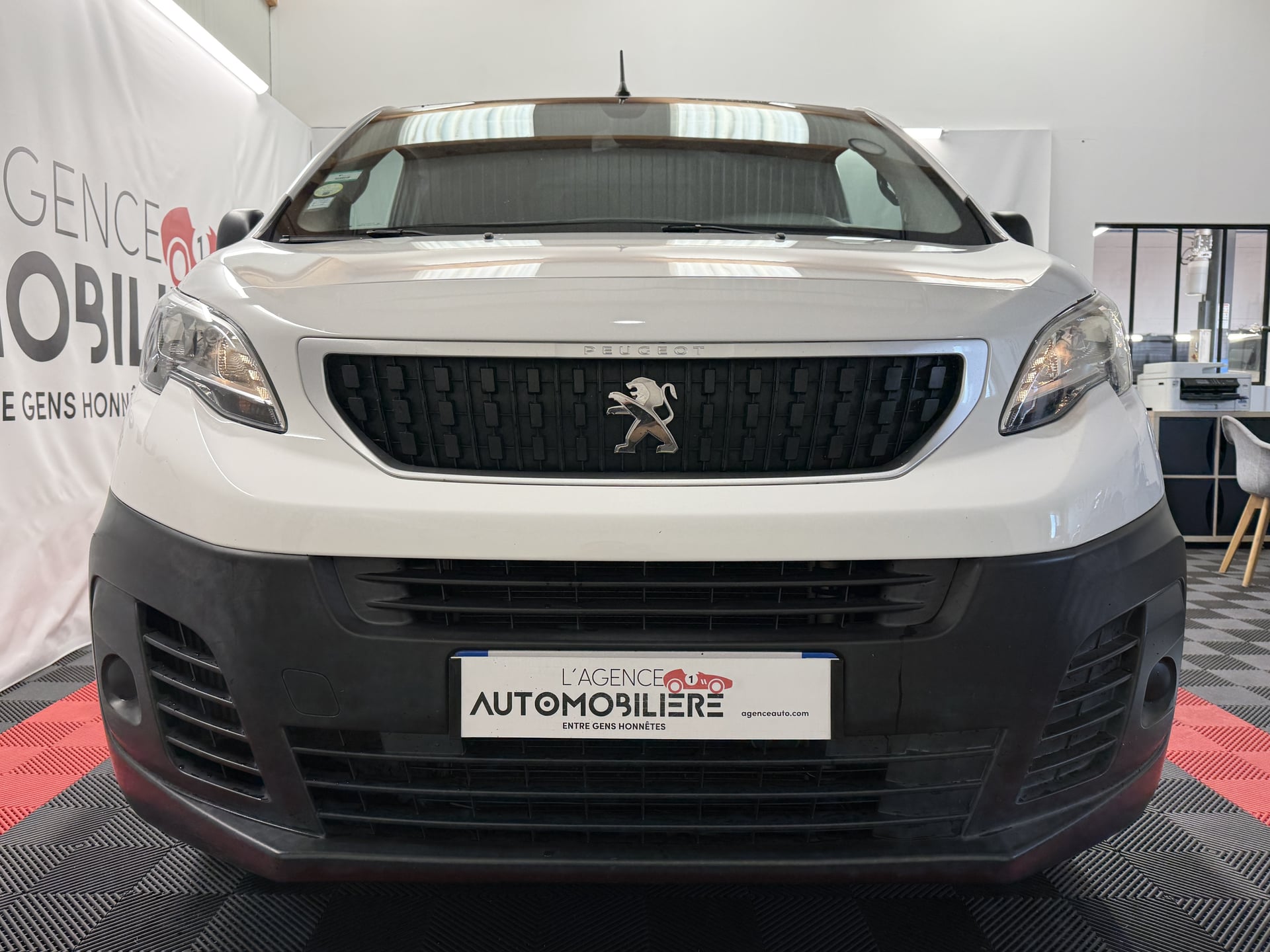 Peugeot Expert III 2.0 BLUEHDI 120 S&S STANDARD PREMIUM — 2