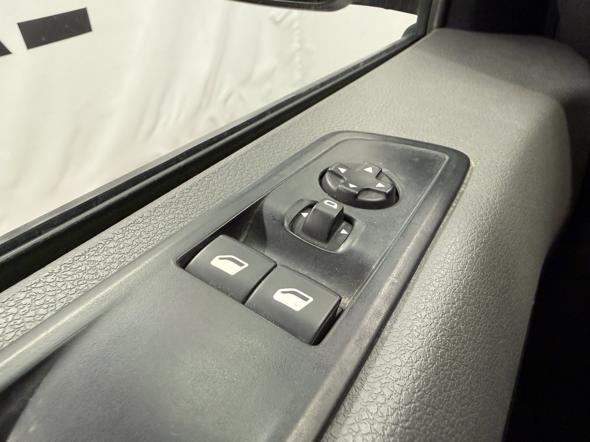 Peugeot Expert III 2.0 BLUEHDI 120 S&S STANDARD PREMIUM — 19