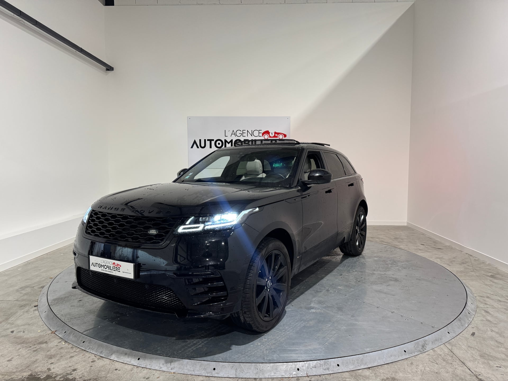 Land Rover Range Rover VELAR 2.0 D180 BVA R-Dynamic + Toit ouvrant