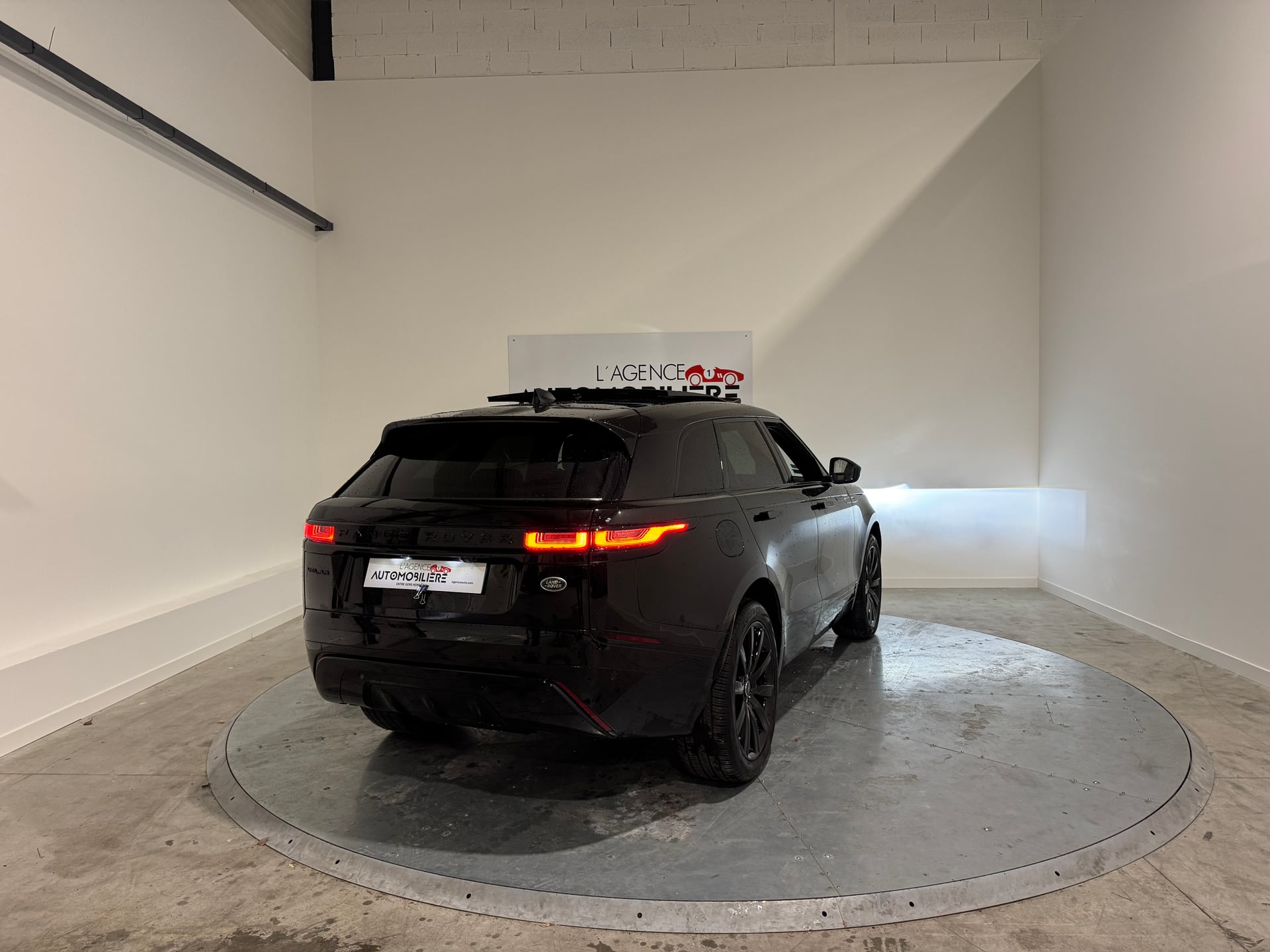 Land Rover Range Rover VELAR 2.0 D180 BVA R-Dynamic + Toit ouvrant — 2