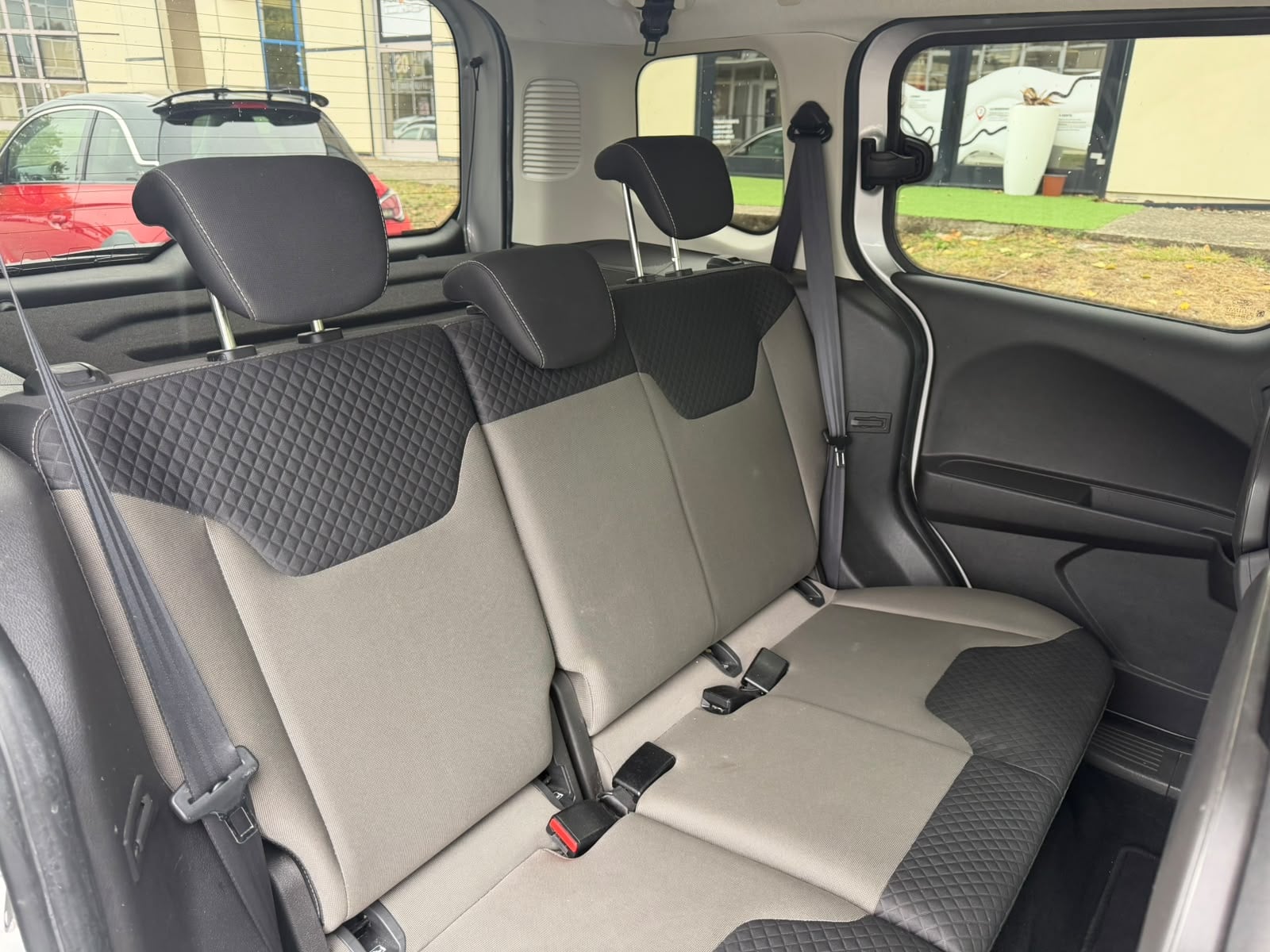 Ford Tourneo Courier TITANIUM — 21