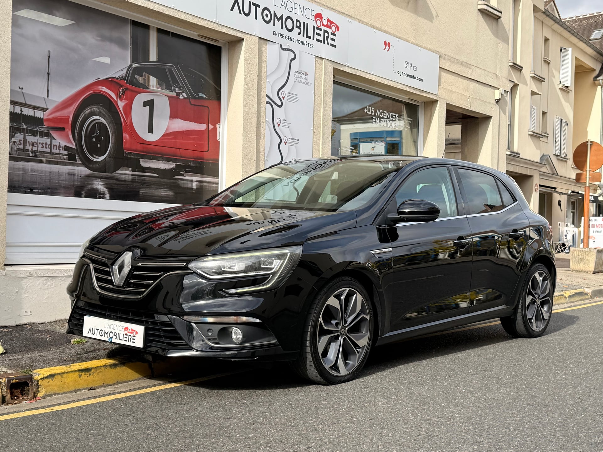 Renault Megane 1.2 TCe 130ch EDC Akaju - 2018 - CarPlay - Boîte auto - Sièges chauffants et massants -Bose- Suivi entretien