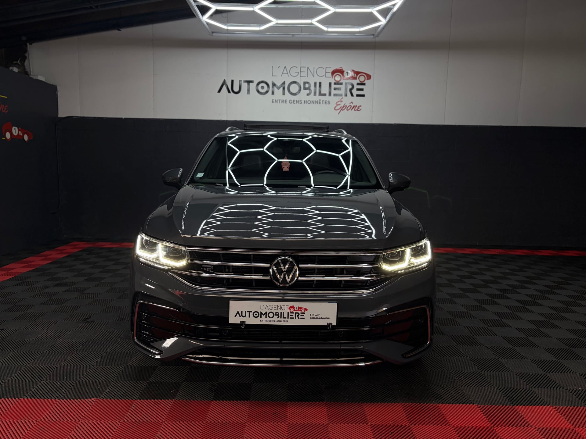 Volkswagen Tiguan 2.0 TDI 150 R-LINE — 2