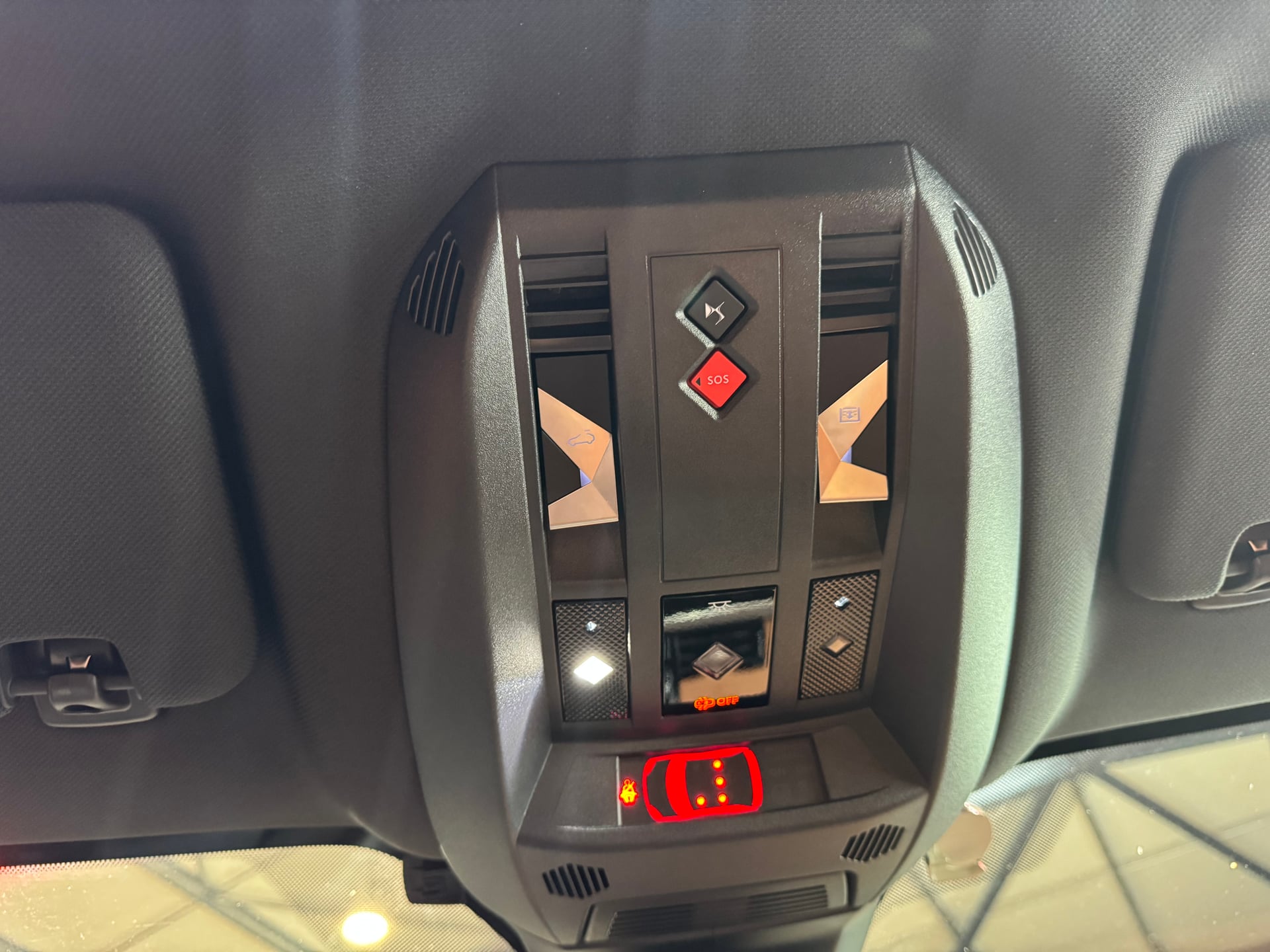 DS Ds 7 crossback 1.6 Hybrid E-TENSE 225ch EAT8 Rivoli Garantie 12mois — 48