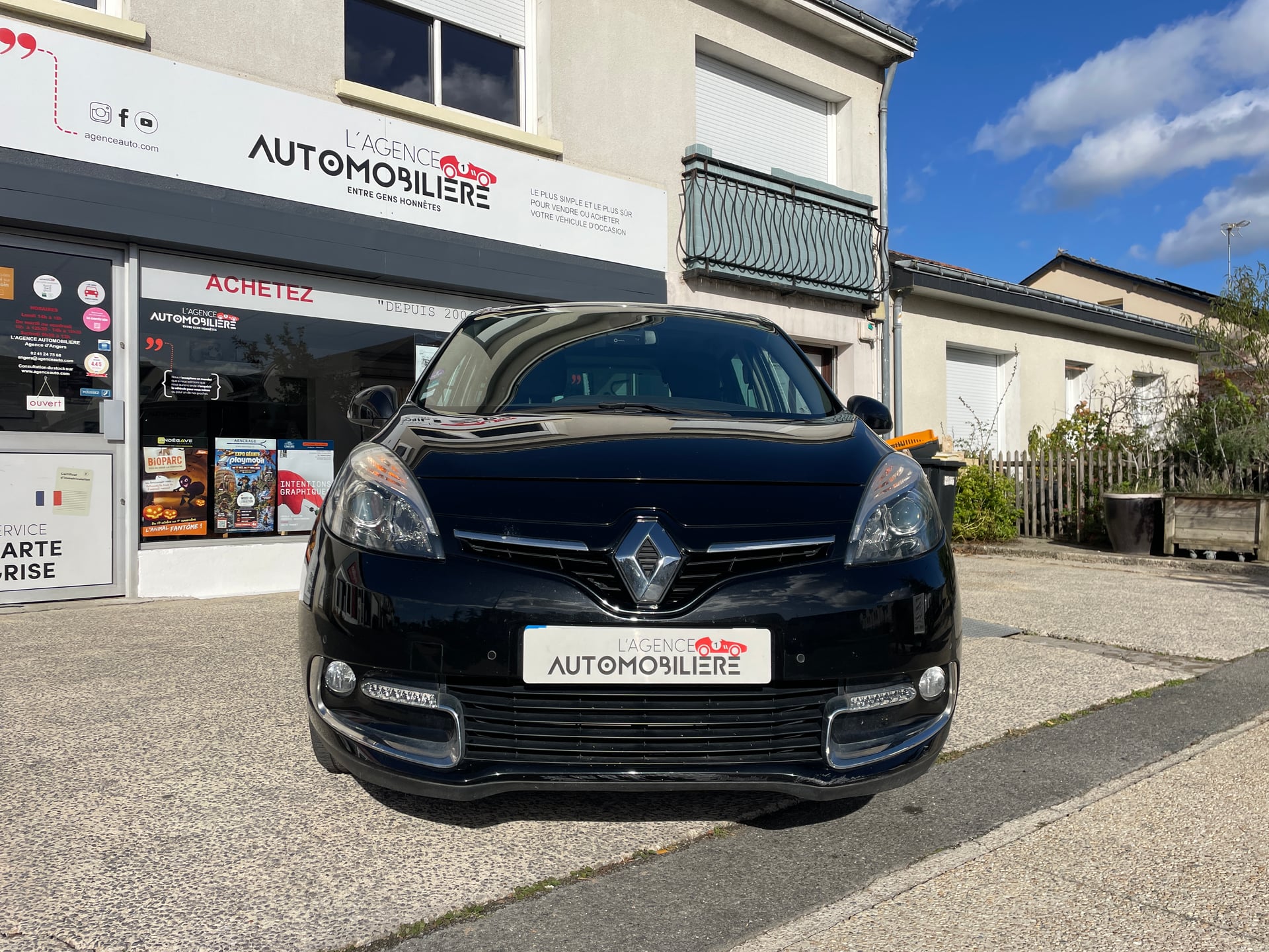 Renault Scenic Bose 130 CV ESSENCE — 2