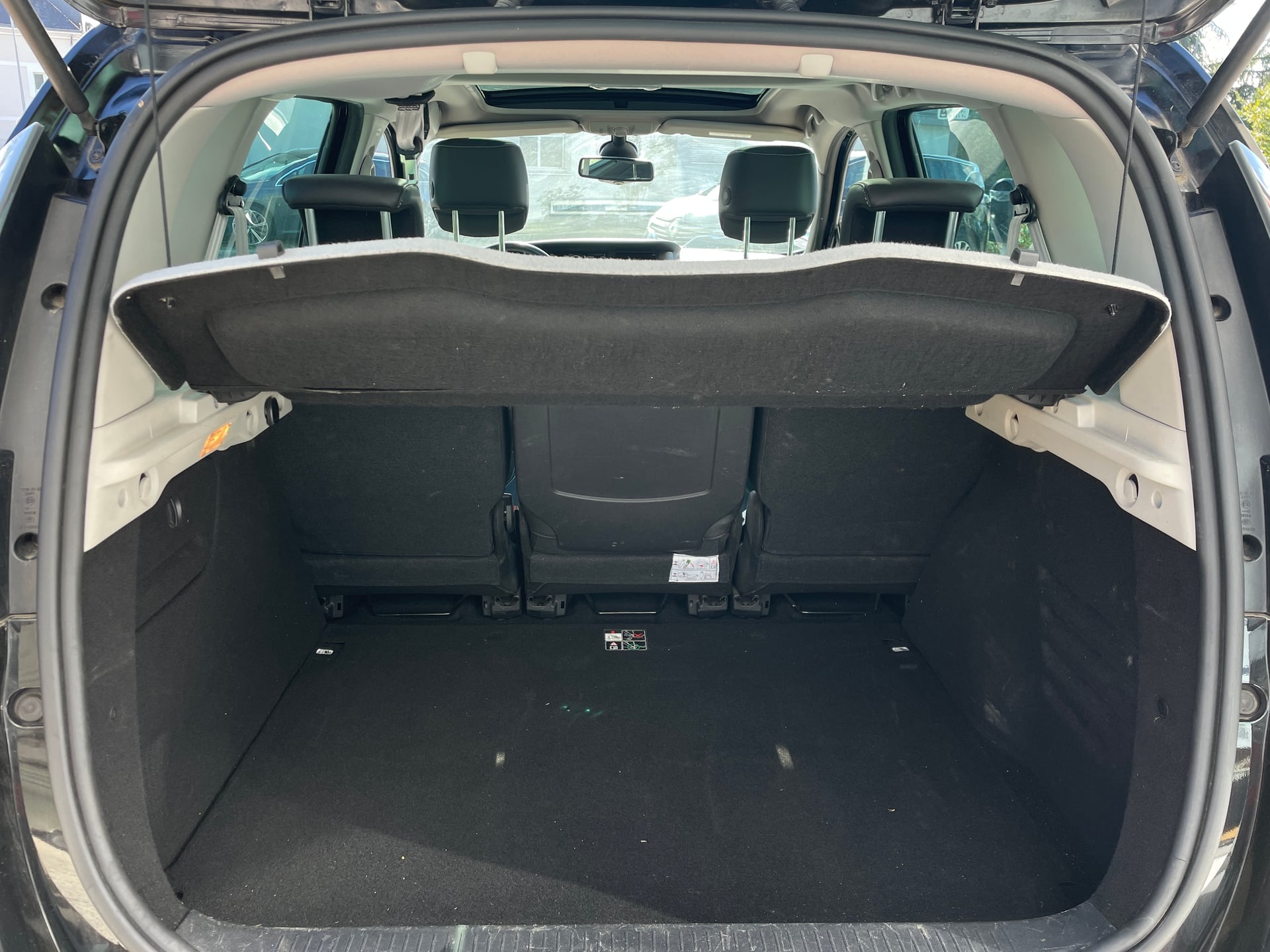Renault Scenic Bose 130 CV ESSENCE — 18