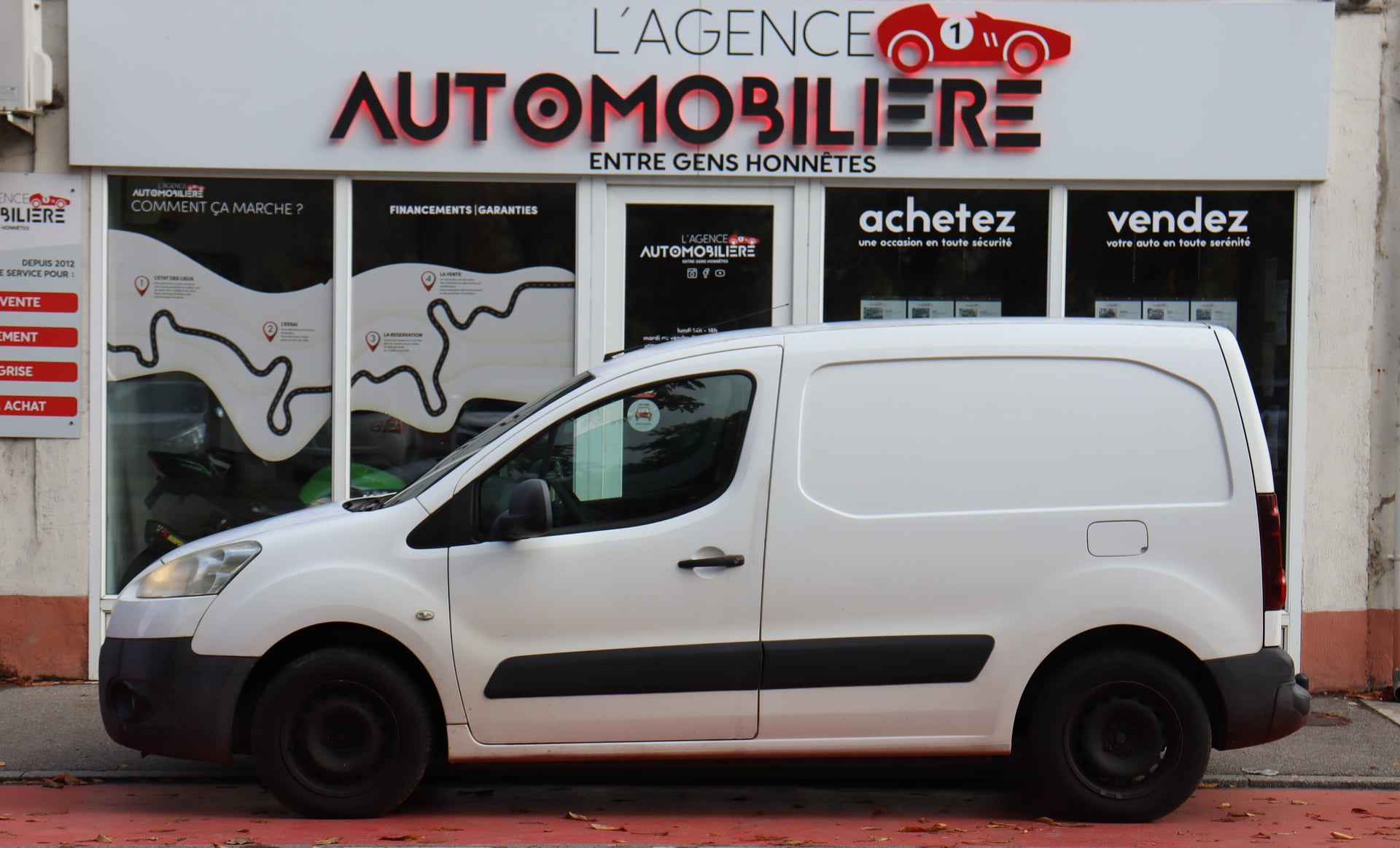 Peugeot Partner 1.6 HDI 75 BVM (Attelage, Suivi Peugeot) — 2