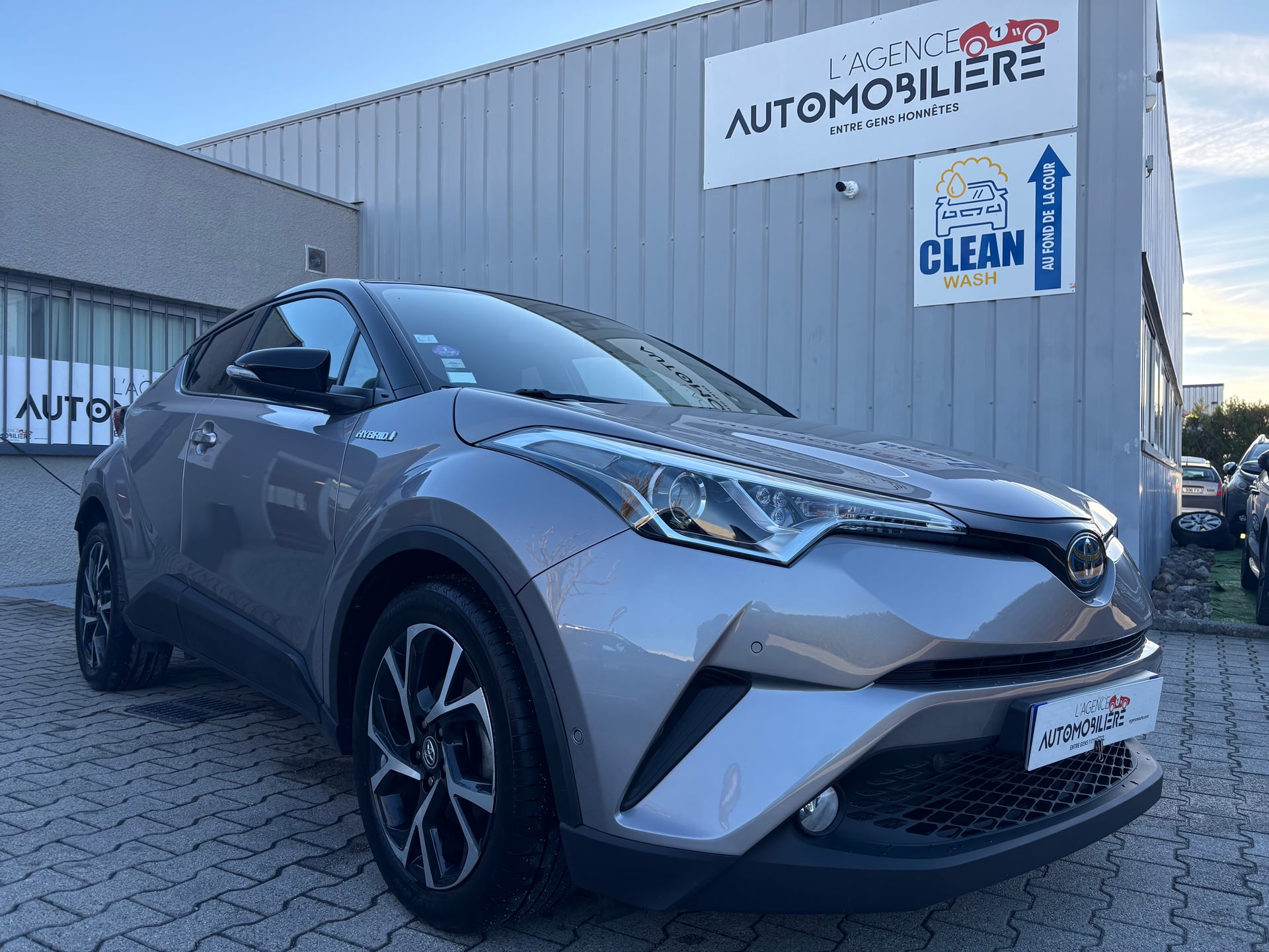 Toyota C-HR I 1.8 VVT-i 16V 122 HSD Hybrid 2WD CVT 100 CV