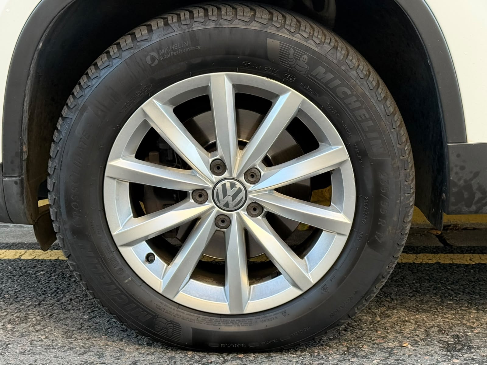 Volkswagen Tiguan 2.0 TDI 140 BLUEMOTION DSG7+1er MAIN!+Suivi Complet VW — 25