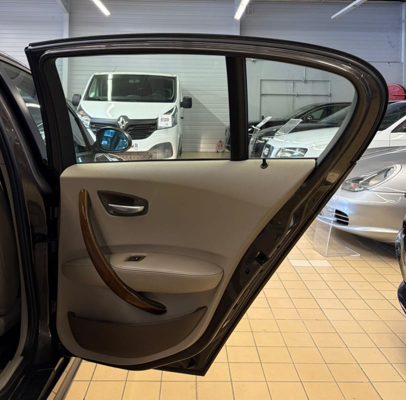 BMW SERIE 1 120i 150ch Luxe 5p — 26