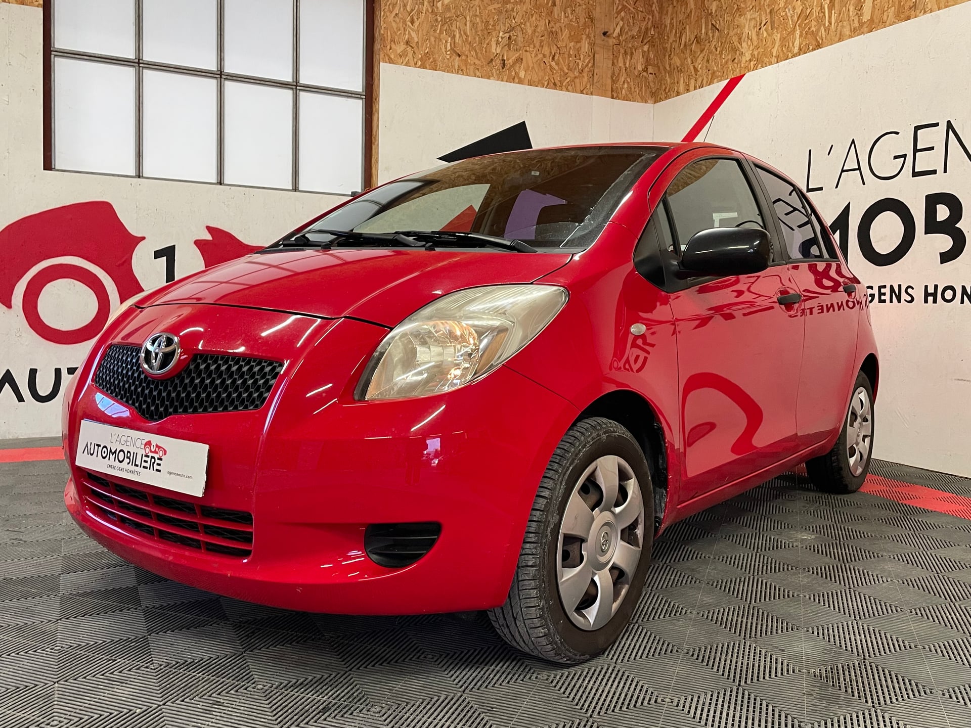 Toyota Yaris 1.0 VVTi 68 cv — 2