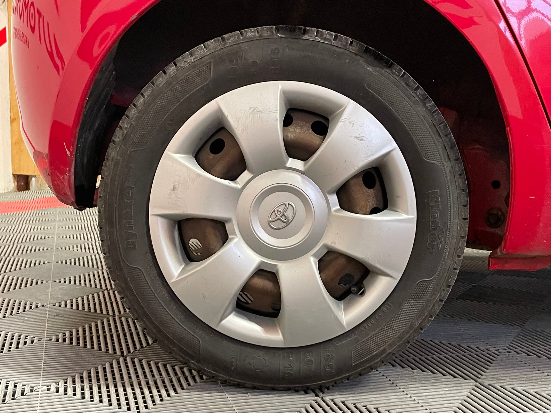 Toyota Yaris 1.0 VVTi 68 cv — 23