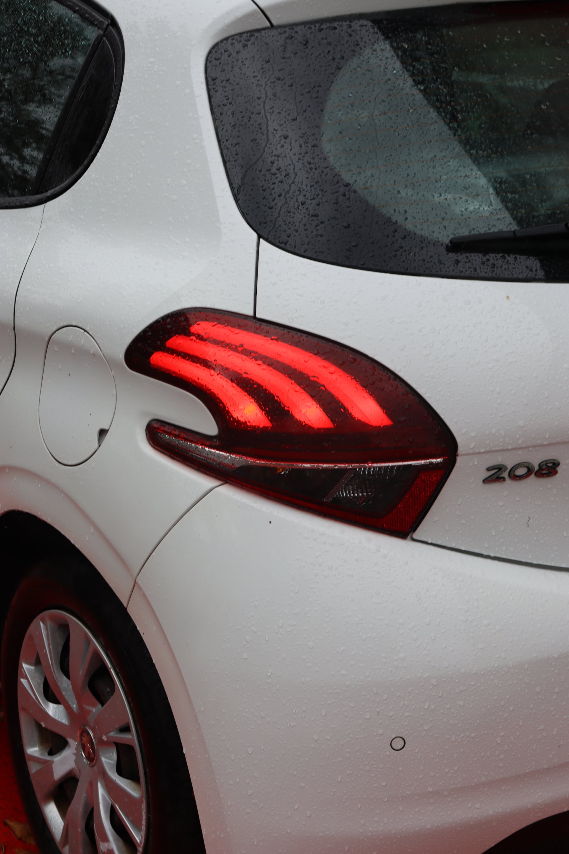 Peugeot 208 I Phase 2 5 Portes 1.6 Blue HDi FAP 99 cv — 39