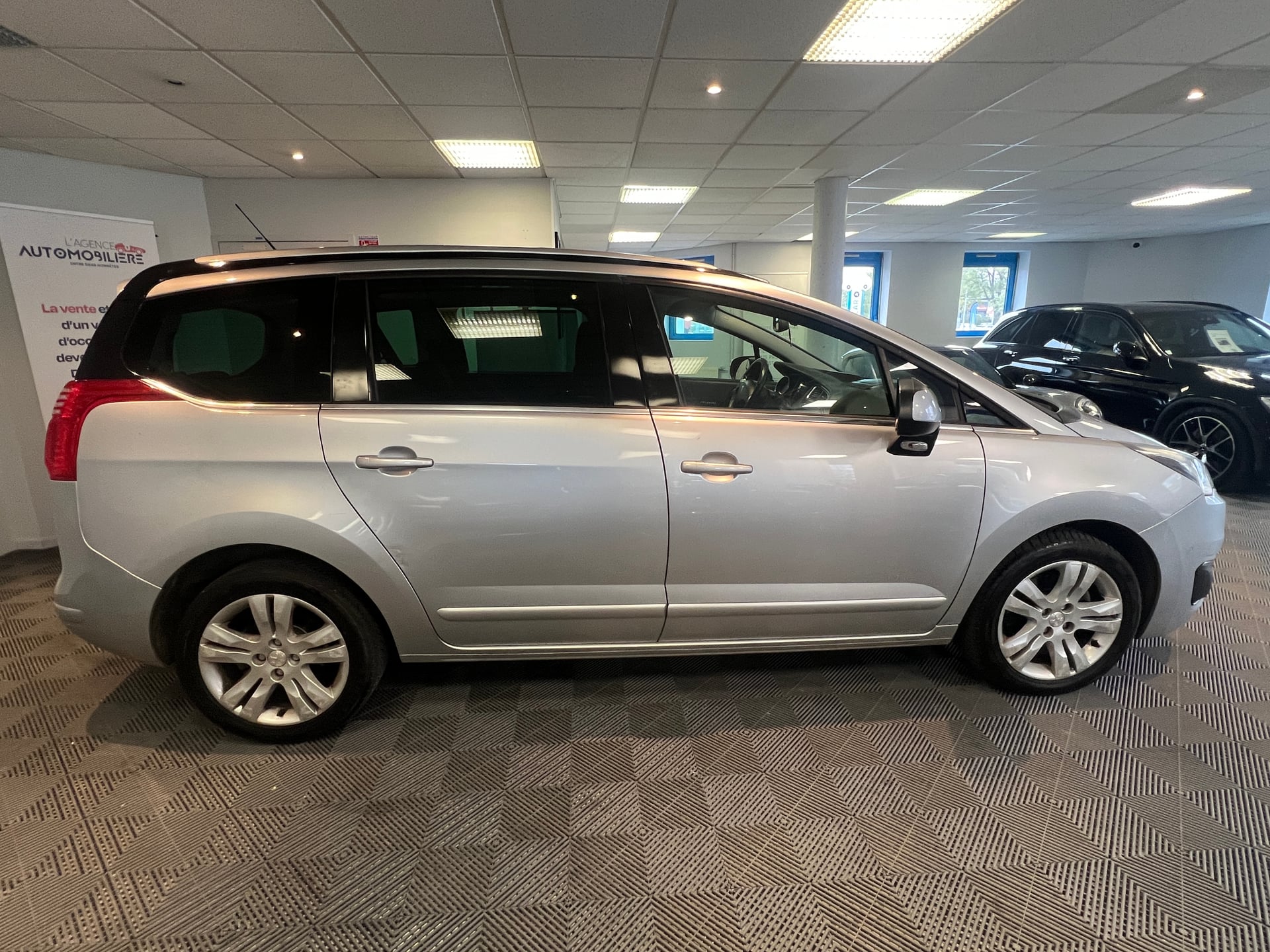 Peugeot 5008 1.6 e-HDi EAT6 120 CV Allure — 22