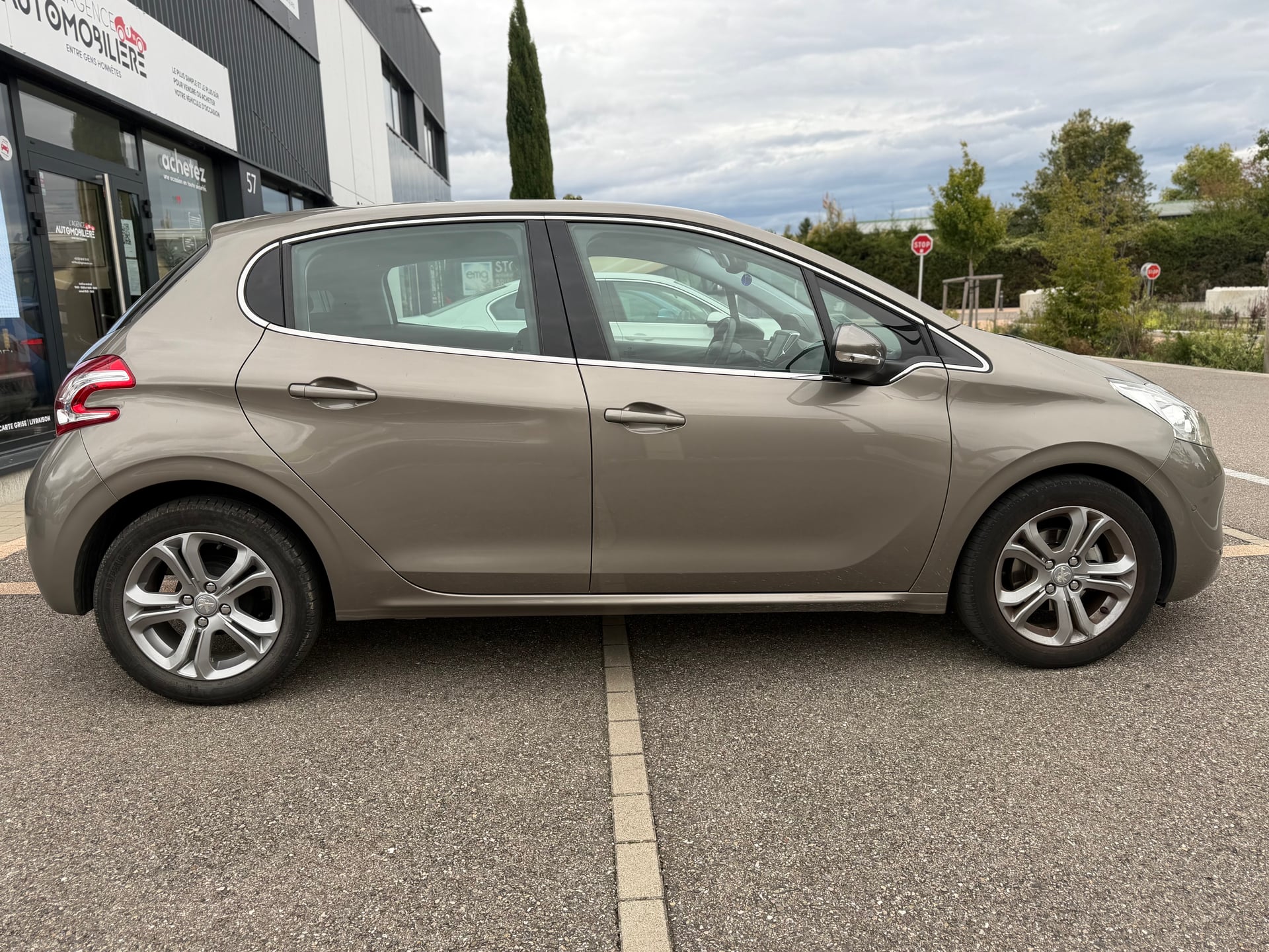 Peugeot 208 Allure 1.2 VTI — 28