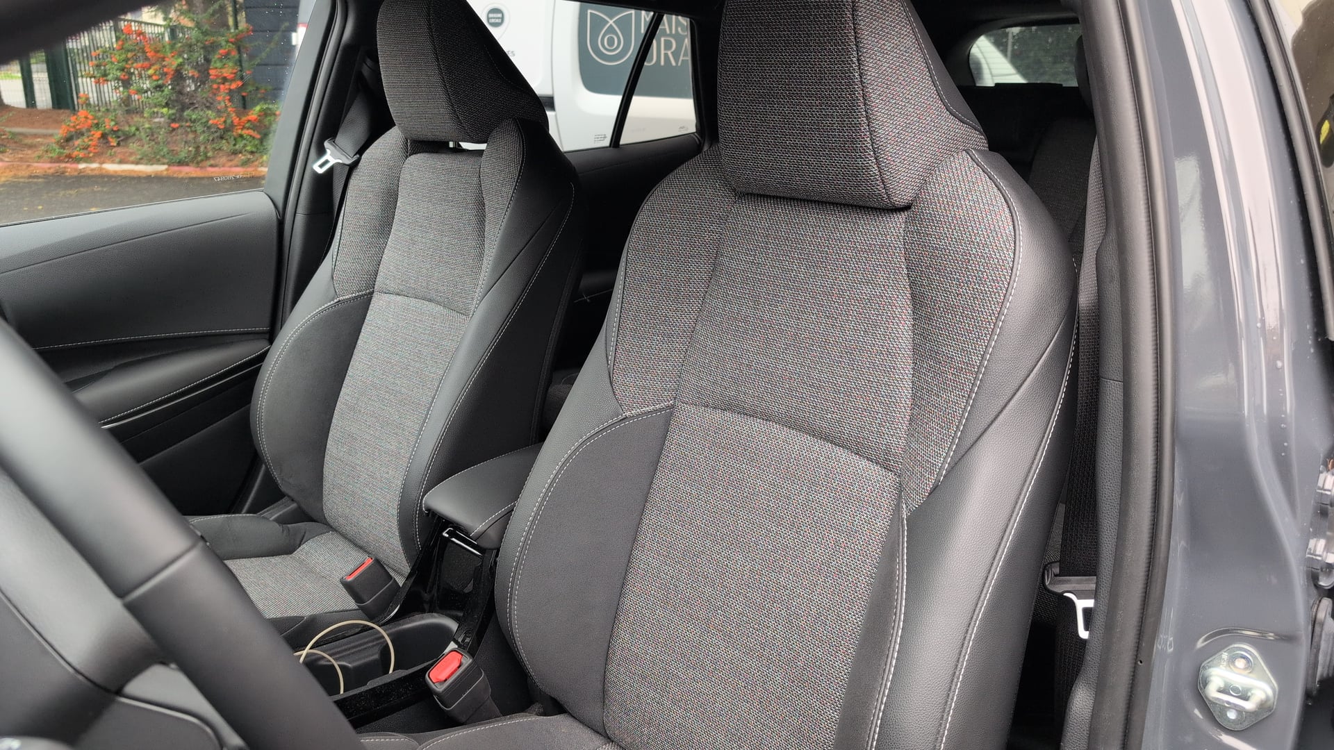 Toyota Corolla Touring Sport Confort 1.8 Hybrid boîte auto — 38