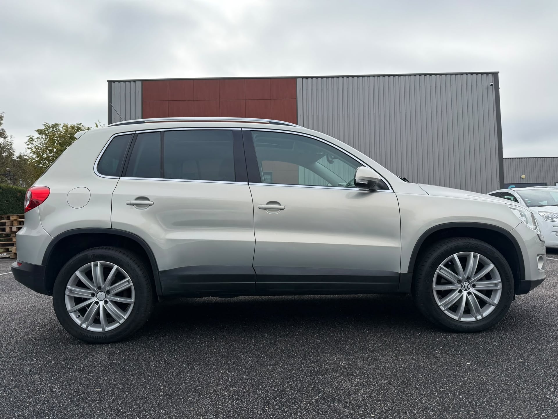 Volkswagen Tiguan TIGUAN 2.0 TSI 200 CH SPORTLINE 4X4 — 2