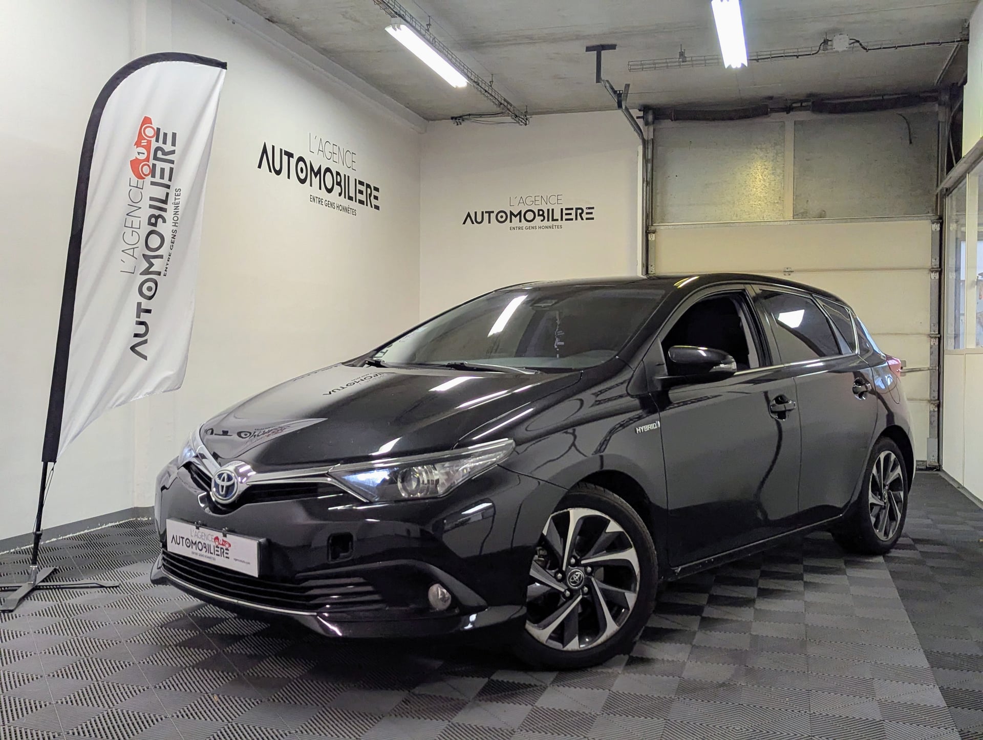 Toyota Auris  1.8 HYBRIDE 136 DESIGN AUTO