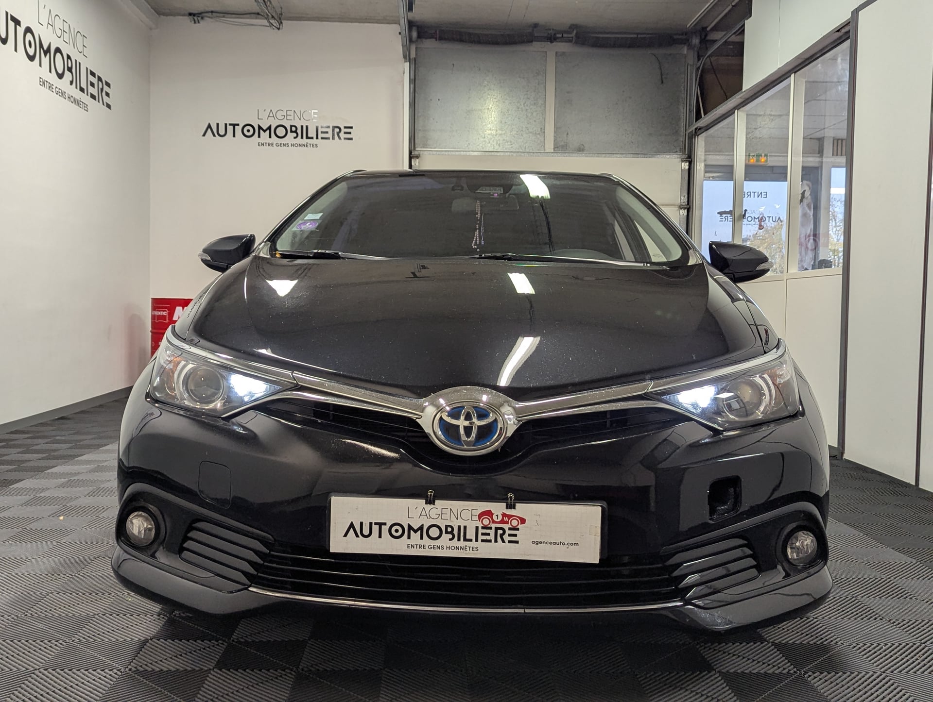 Toyota Auris 1.8 HYBRIDE 136 DESIGN AUTO — 2