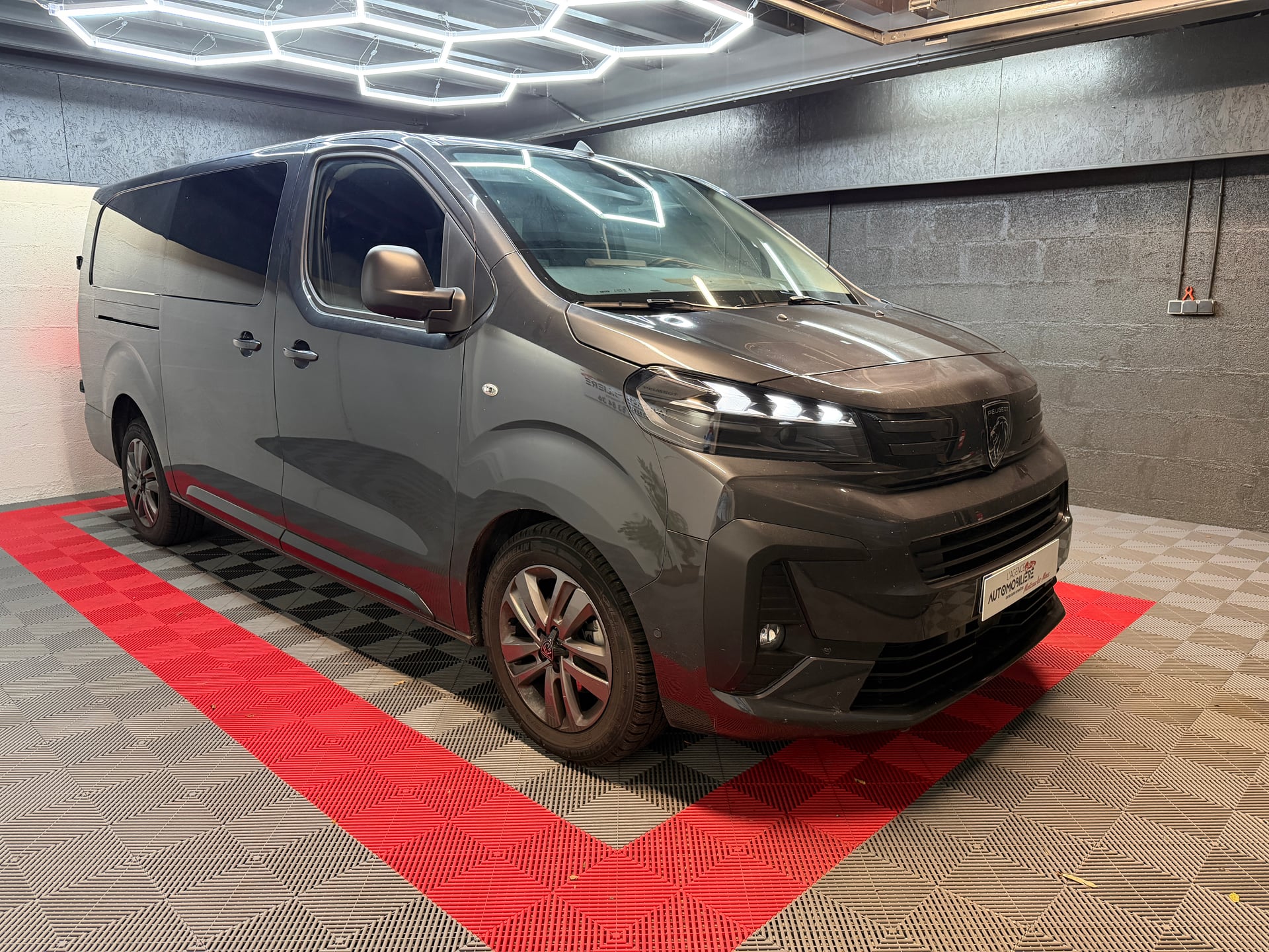 Peugeot Expert Prenium Connect 2.0L 180 cv EAT 8 — 2