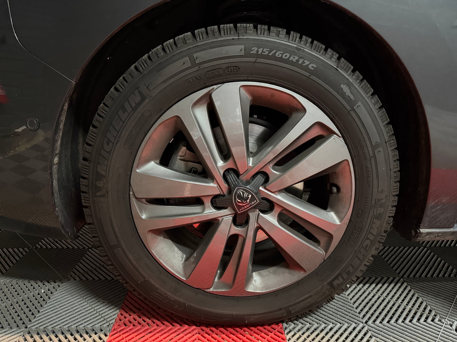 Peugeot Expert Prenium Connect 2.0L 180 cv EAT 8 — 40
