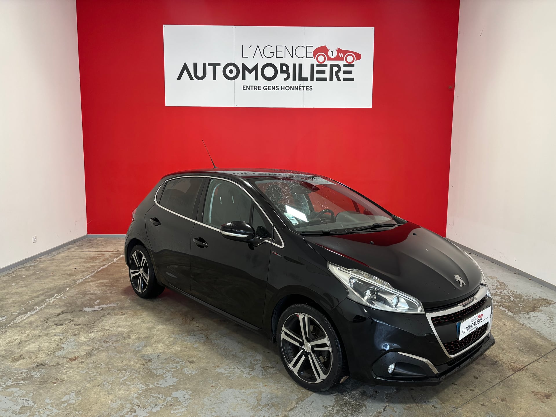 Peugeot 208 GT LINE 1.2 PURETECH 110 S&S + CARPLAY