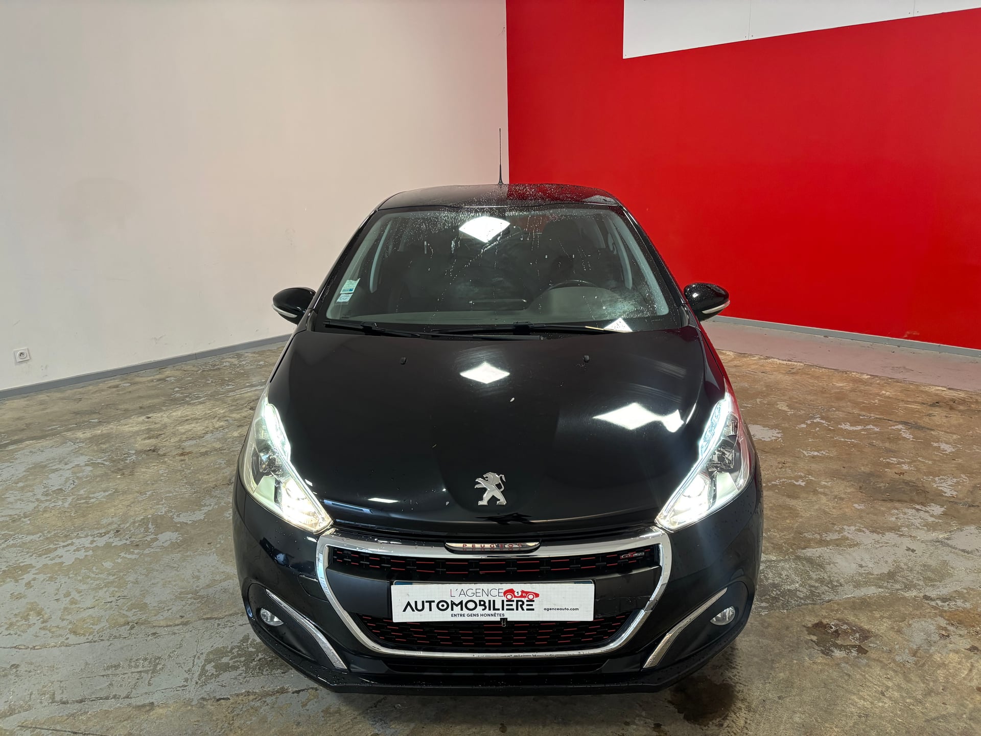 Peugeot 208 GT LINE 1.2 PURETECH 110 S&S + CARPLAY — 2