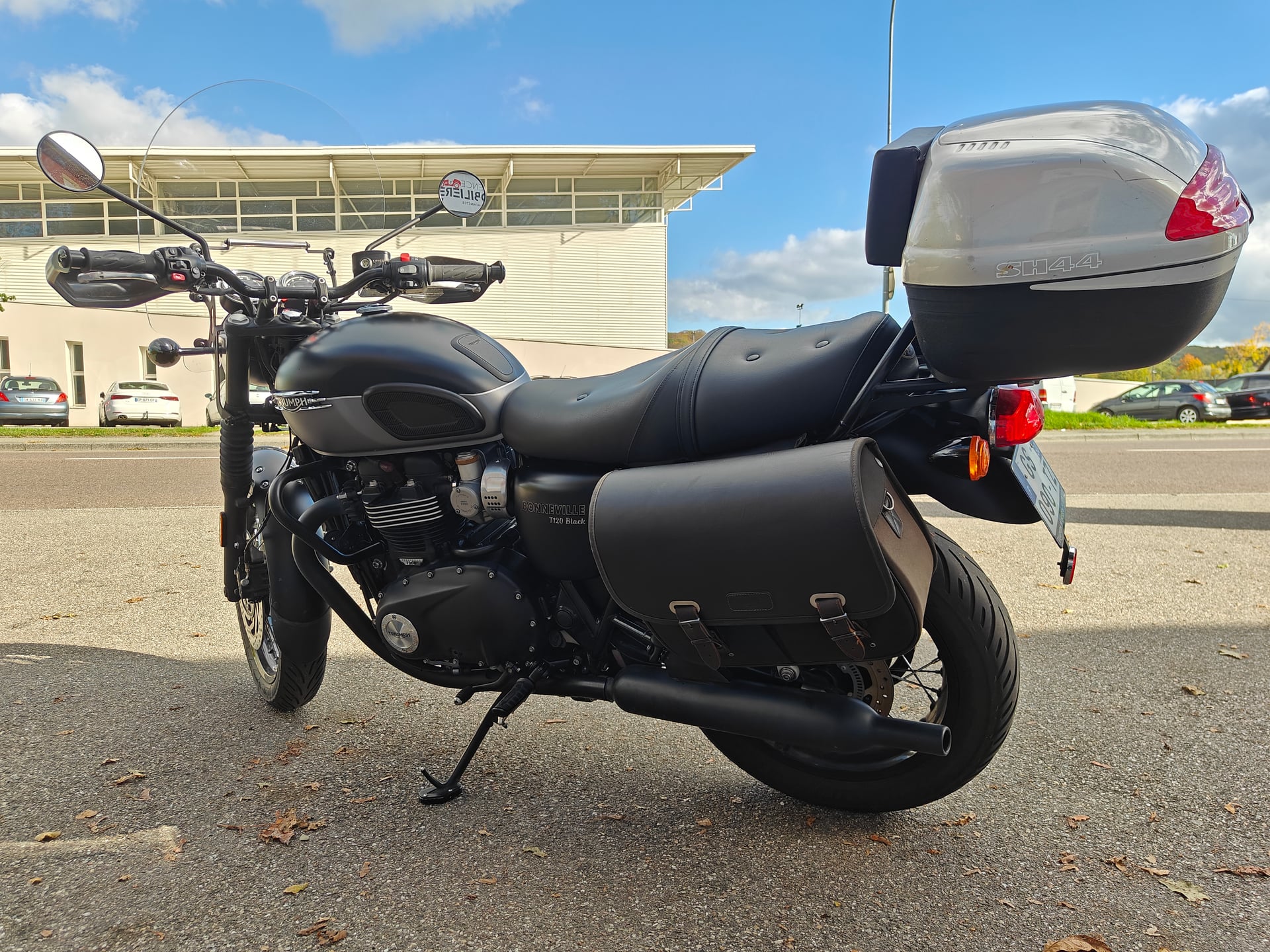 Triumph Bonneville T120 BLACK — 36