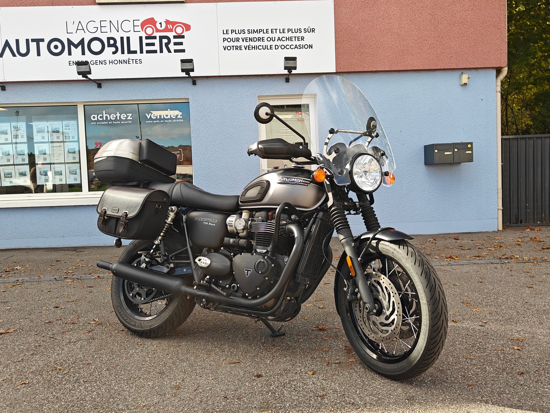 Triumph Bonneville T120 BLACK — 36