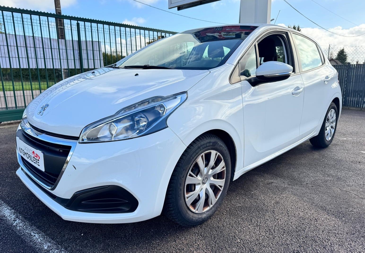 Peugeot 208 Active — 2