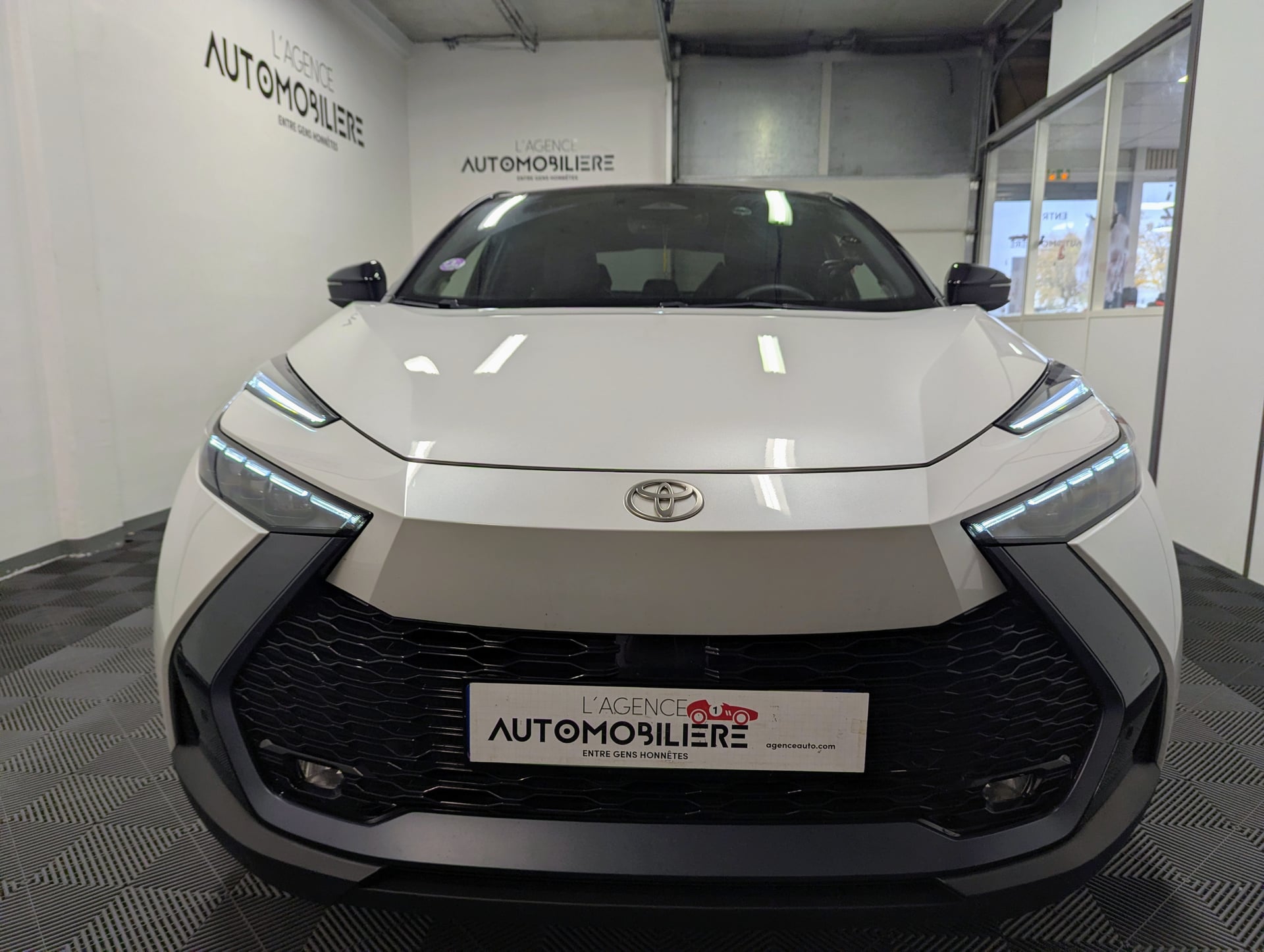 Toyota C-HR 1.8 HYBRIDE 140 COLLECTION — 2