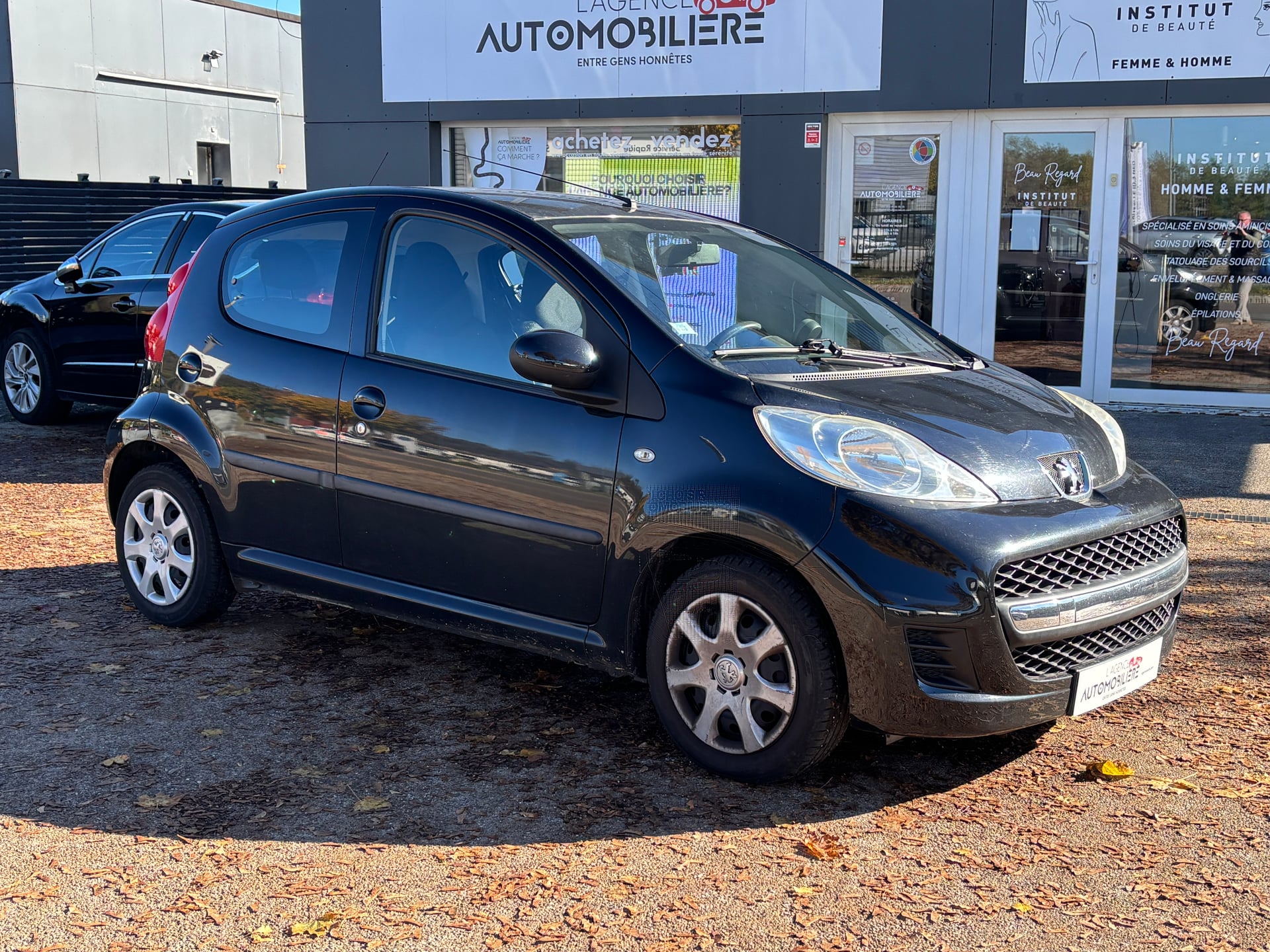 Peugeot 107 1.0 i 68 ch TRENDY 5P - MOTEUR A CHAINE TOYOTA - CLIMATISATION — 1