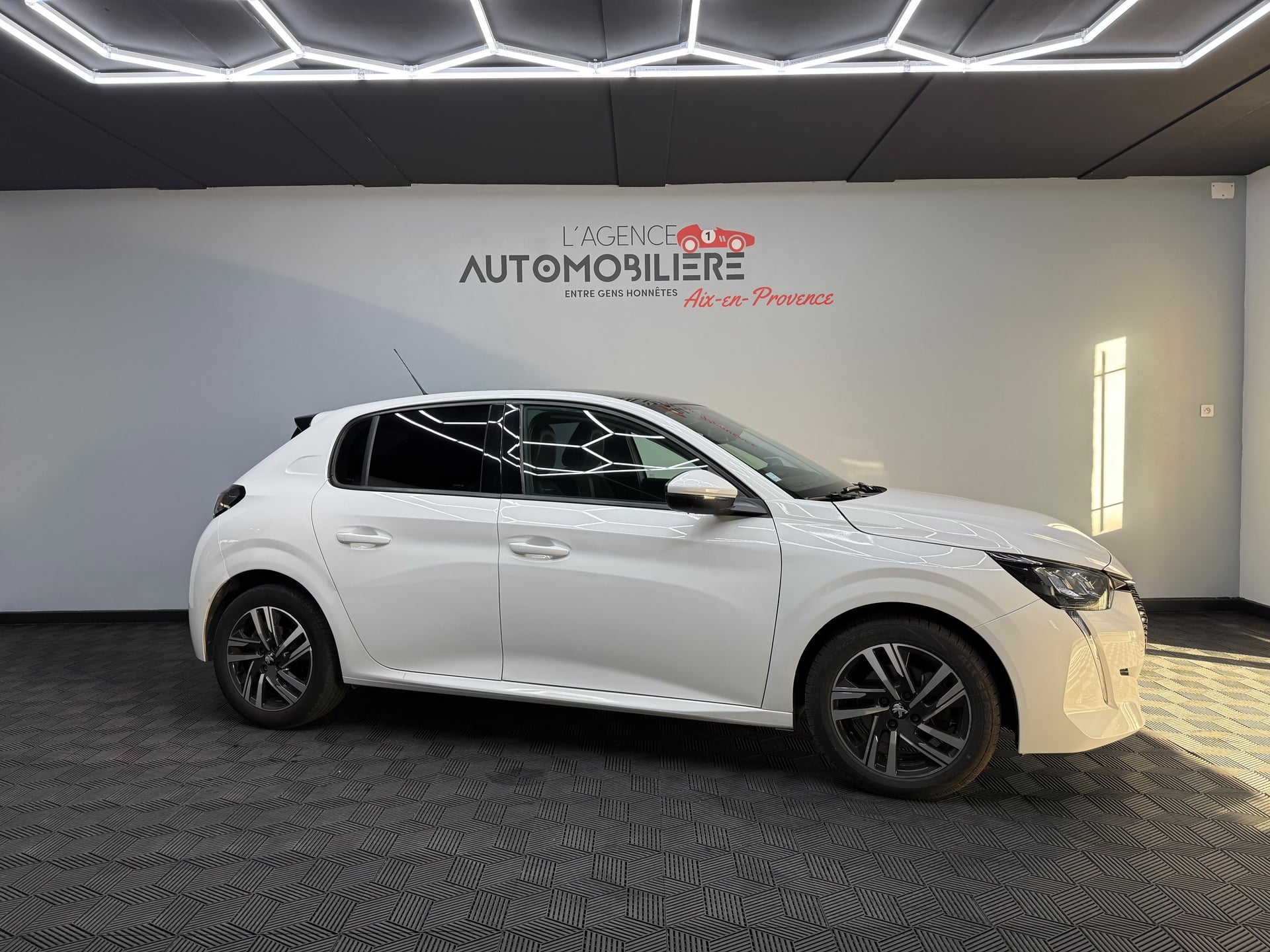 Peugeot 208 Allure — 2