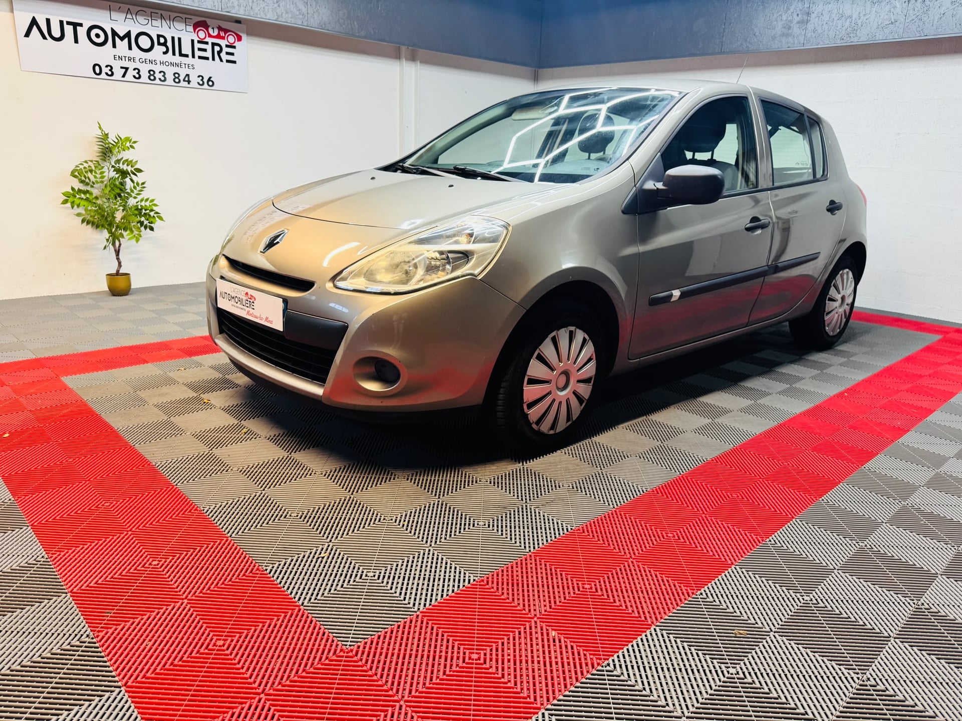 Renault Clio III 5 Portes Phase 2 1.2 i 16V eco2 75 cv