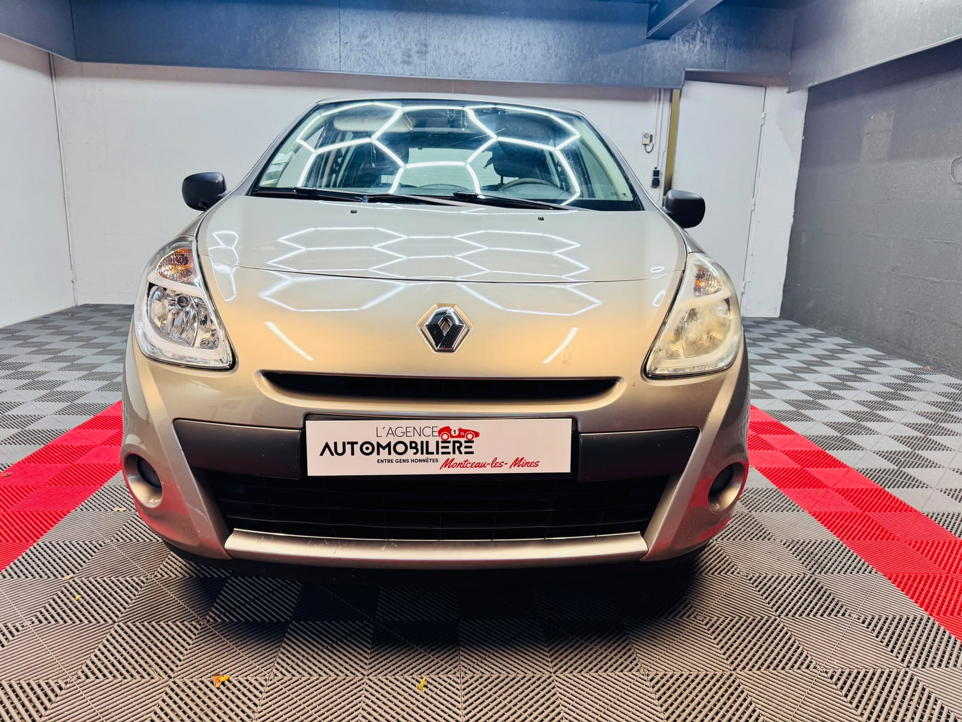 Renault Clio III 5 Portes Phase 2 1.2 i 16V eco2 75 cv — 2
