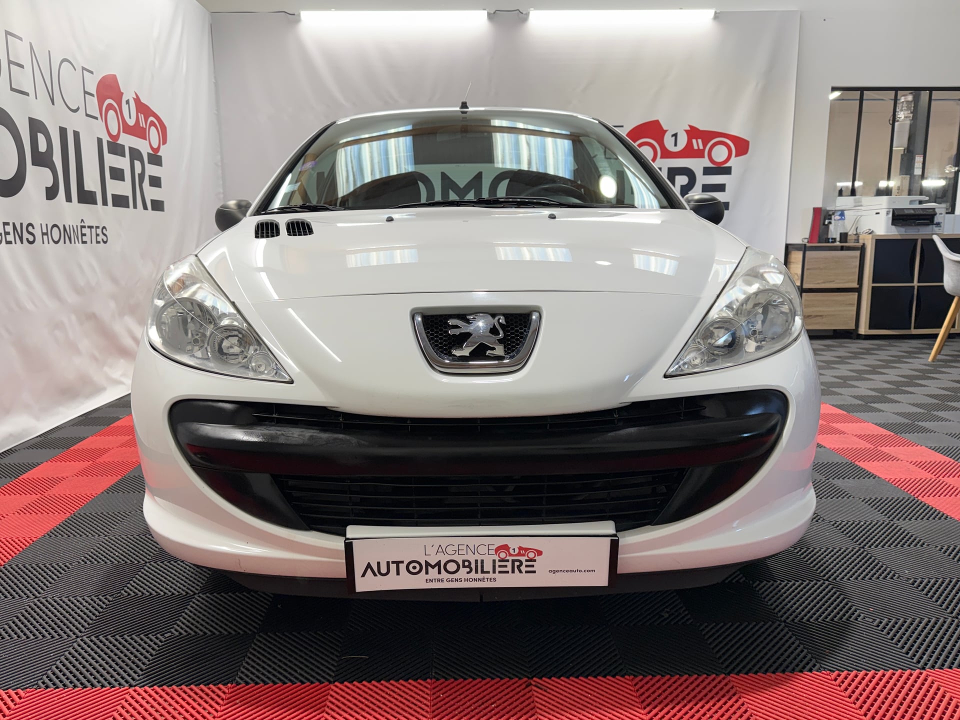 Peugeot 206+ 1.1 60 URBAN 3P — 2